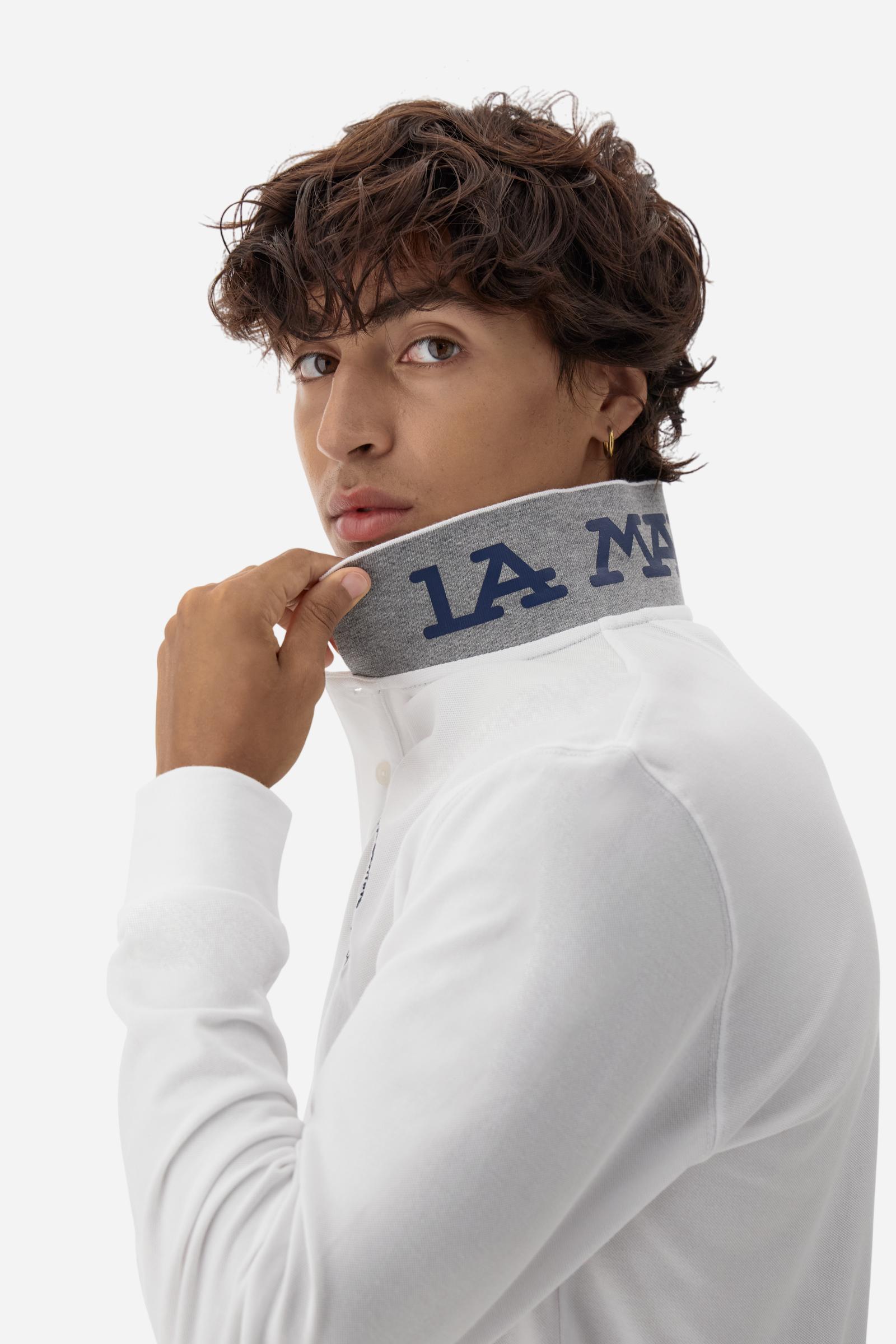 Men's long-sleeved solid colour polo shirt. Made of high-quality stretch Piqué. The collar and cuffs are in solid colour ribbing. The undercollar features a print of the iconic La Martina lettering in a contrasting colour. Featuring a logo embroidered on the chest in a contrasting colour. On the back at the bottom, the guarantee label typical of the brand's iconic models is applied. Regular fit. The model is wearing a size L. - Optic White