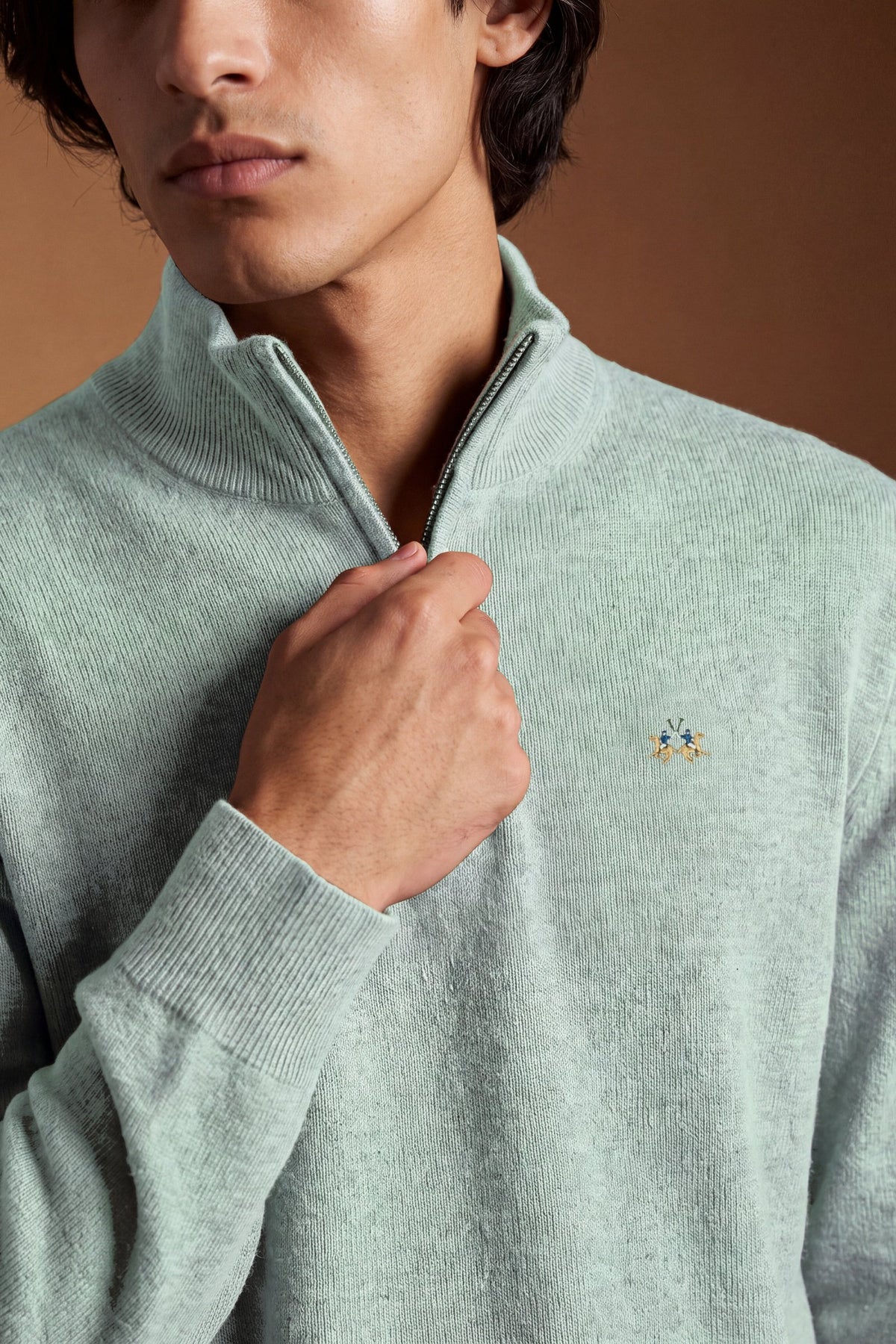 Men's long-sleeve lambswool sweater with half-zip neck, ribbed collar, cuffs, and hem, featuring contrasting inner tape and embroidered logo for a stylish, comf - Desert Sage