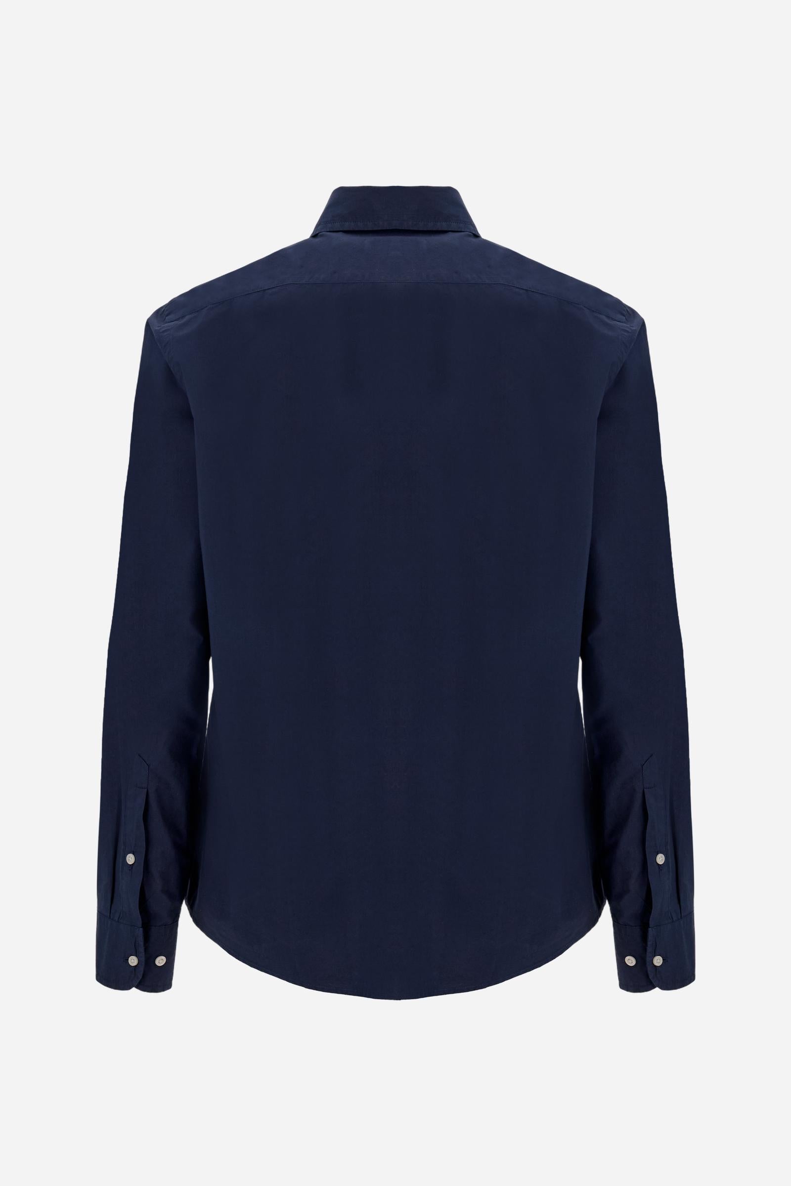 Men’s long-sleeve garment-dyed cotton poplin shirt. Regular fit with button-down collar and tricolor embroidered logo on the chest. - Navy                                                                                                                                                                                                                                                                                                                                                                                      