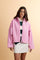 Cappotto da donna in nylon taslan antivento con cappuccio integrato. Stile cropped, zip nascosta, polsini regolabili e logo ricamato sul retro. Fit boxy. - Begonia Pink                                                                                                                                                                                                                                                                                                                                                        