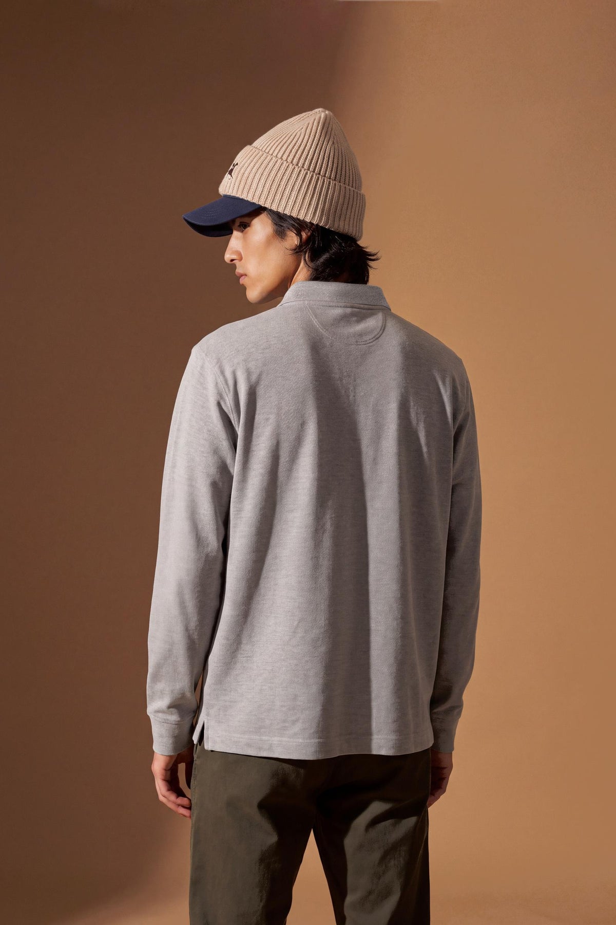 Men’s long-sleeve polo in stretch cotton piqué offers comfort, flexibility, a ribbed collar with contrasting gabardine detail, slim fit, and embroidered logo - Medium Heather Grey