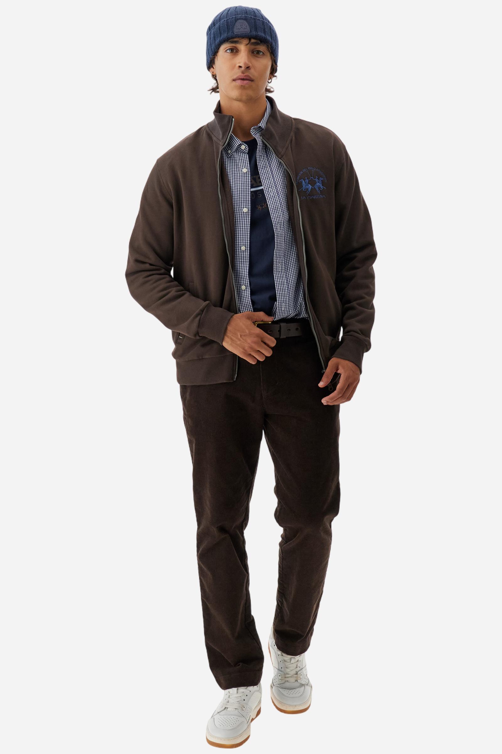 Men's long-sleeved solid colour sweatshirt. It is made of comfortable 100% cotton fleece with a soft-brushed feel. Model with high ribbed neck and front zip opening. Solid colour ribbed cuffs and waistband. The large contrasting brand team logo is embroidered on the chest. A contrasting colour fabric number patch is applied to the right sleeve. The model has a regular fit that offers a comfortable, relaxed silhouette. The model is wearing a size L. - Java