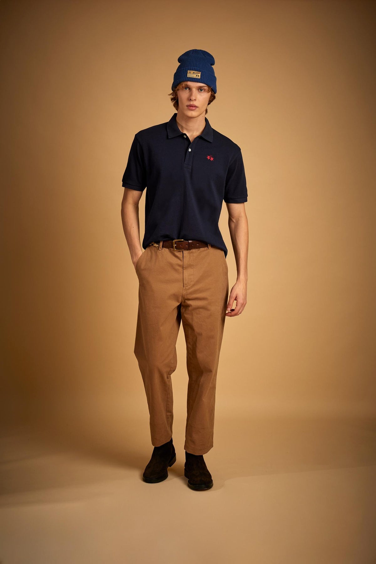 Men’s short sleeve cotton piqué polo shirt with regular fit, two-button placket and contrast brand logo. - Navy Blazer