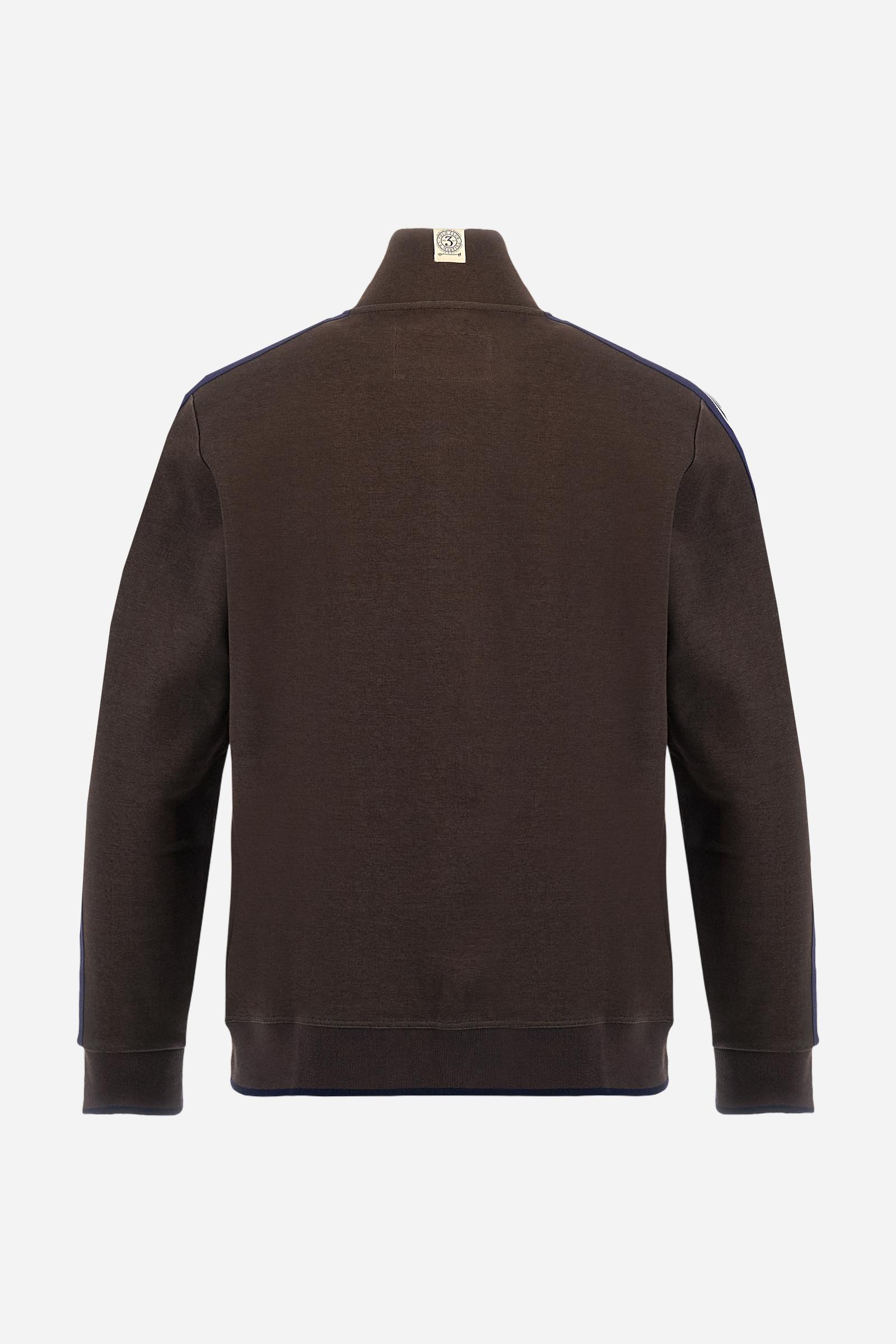 Men's long-sleeved, full-zip sweatshirt. Made of soft solid colour cotton fleece. The neck and cuffs and waistband are in solid colour ribbed knit with contrasting edging. Front zip opening and Polo club guarantee label applied to the edge inside the collar. The front lettering is a large tone-on-tone raised embroidery. A narrow two-tone striped band is applied to the shoulders and sleeves. Regular fit. The model is wearing a size L. - Java