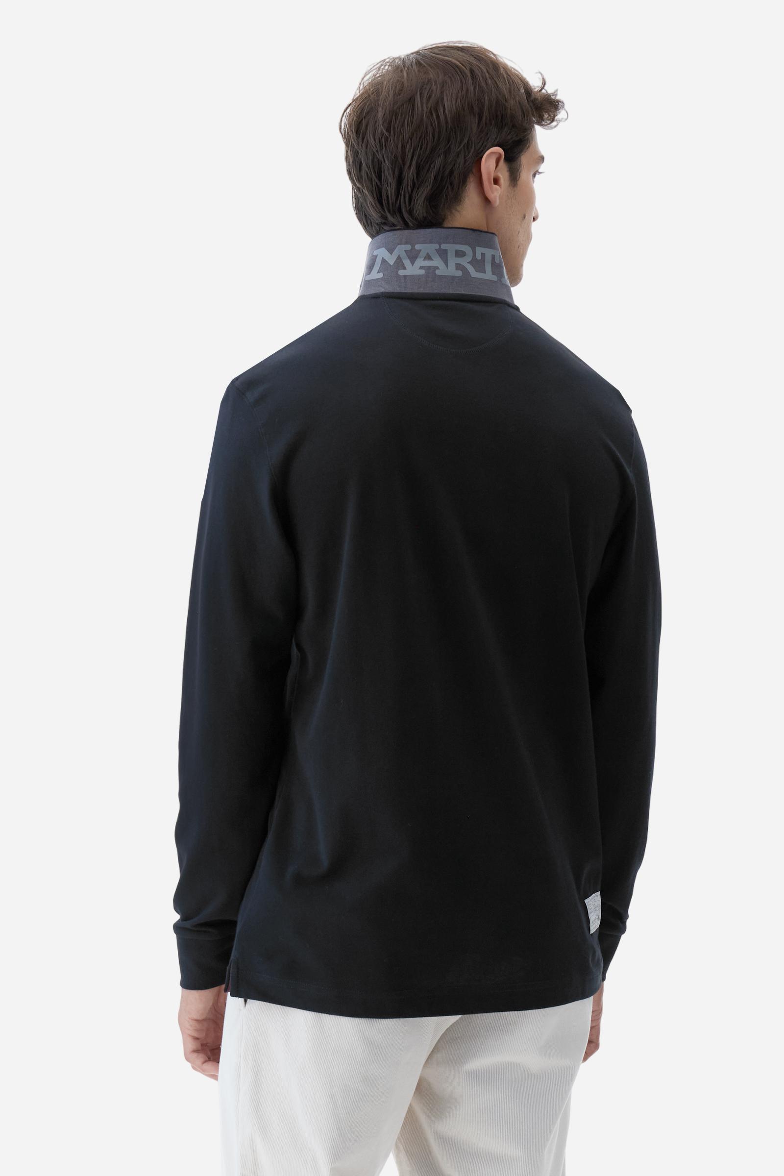 Men's long-sleeved solid colour polo shirt. Made of high-quality stretch Piqué. The collar and cuffs are in solid colour ribbing. The undercollar features a print of the iconic La Martina lettering in a contrasting colour. Featuring a logo embroidered on the chest in a contrasting colour. On the back at the bottom, the guarantee label typical of the brand's iconic models is applied. Regular fit. The model is wearing a size L. - Black