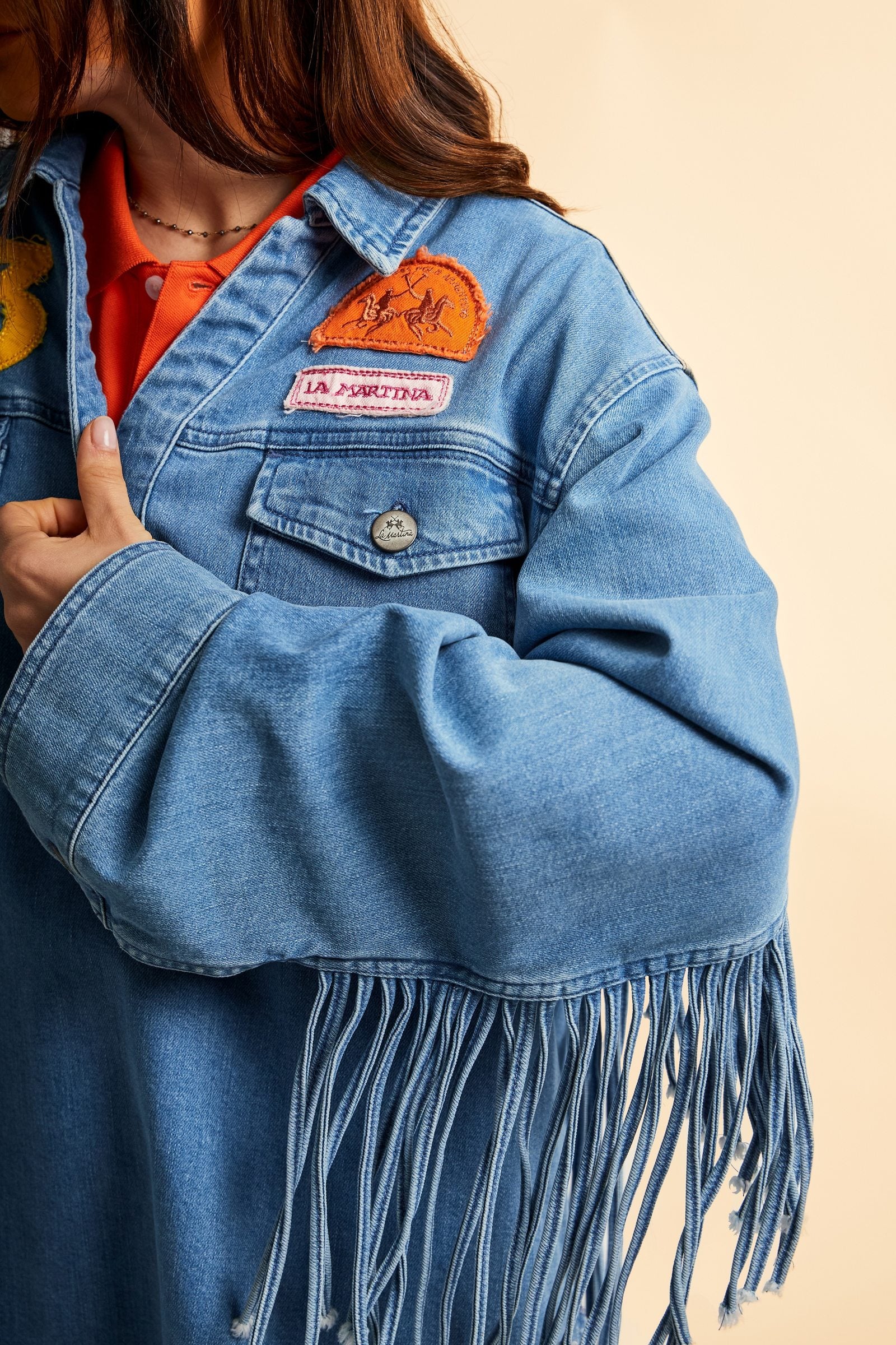 Oversize Damen-Denimhemd mit Fransen im modernen Casual-Stil – Cristina