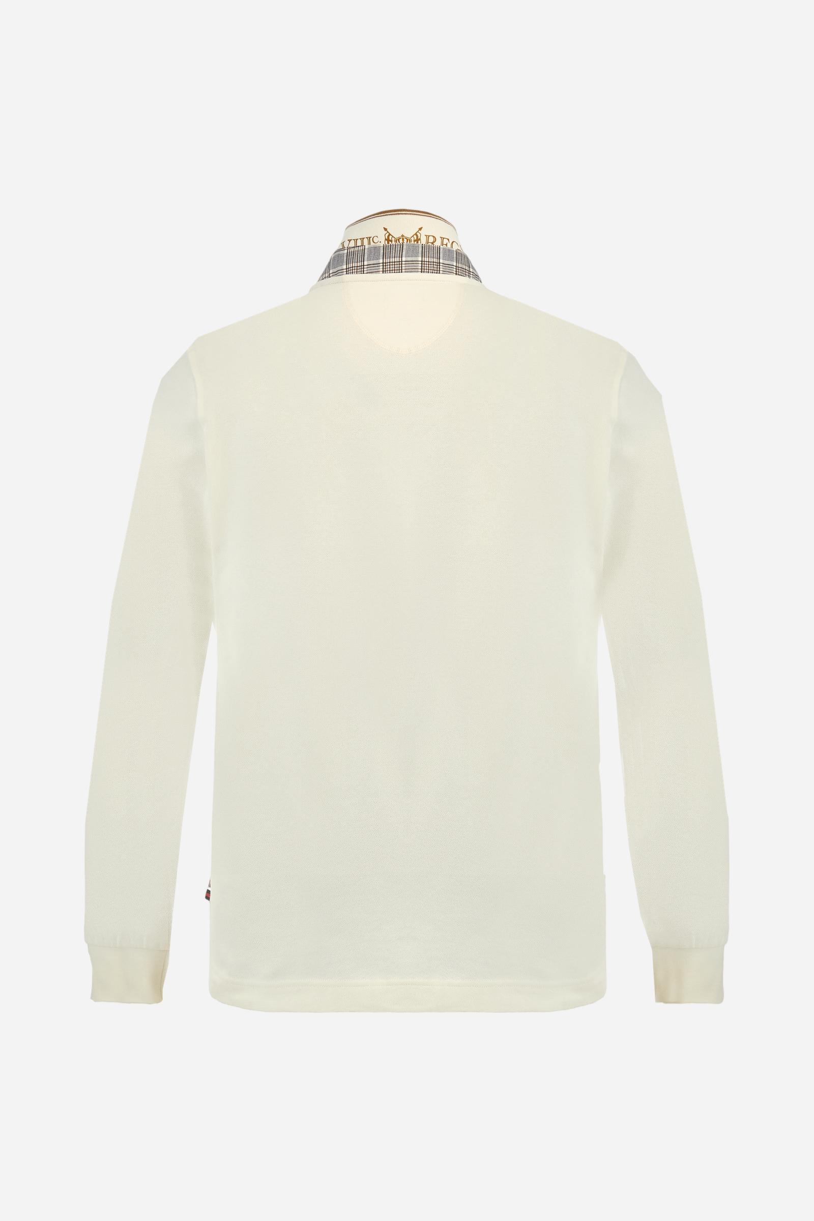 Long-sleeve polo shirt in stretch cotton jersey, soft and breathable. Ribbed collar with contrast striped edge and inner tartan ribbon. A colorful embroidered crest enriches the chest, complemented by a tonal embroidered logo under the placket with two personalized buttons. Regular fit for a versatile, timeless look. Model wears size L. - Pristine