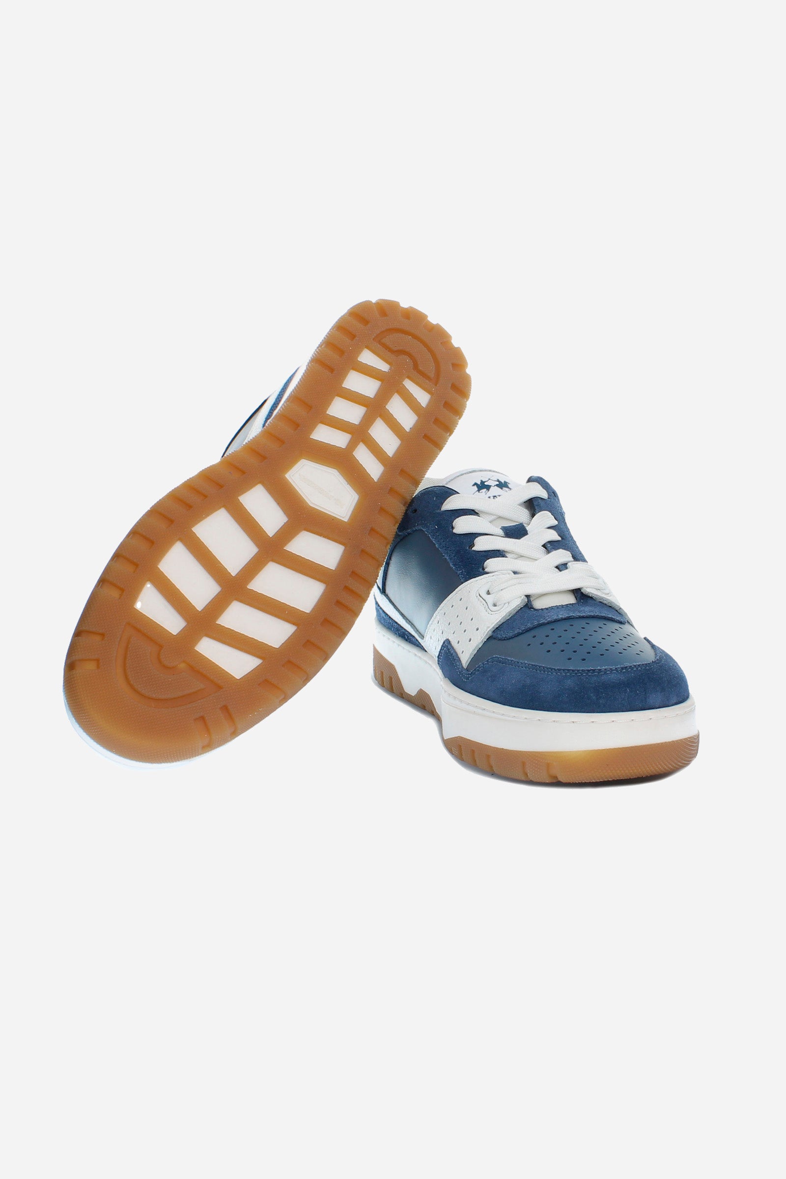 Vintage basketball shoe made from a mix of soft leather, suede and contrasting leather inserts, with a raised and cushioned two-tone rubber sole. The design is enriched by the iconic perforation motif on the toe and side. The La Martina logo is printed on the tongue, while the Field 85 logo appears printed on the patch. The STROBEL construction ensures superior comfort, flexibility and adaptability to the foot, offering a comfortable and stylish shoe. - AVIO/AVIO