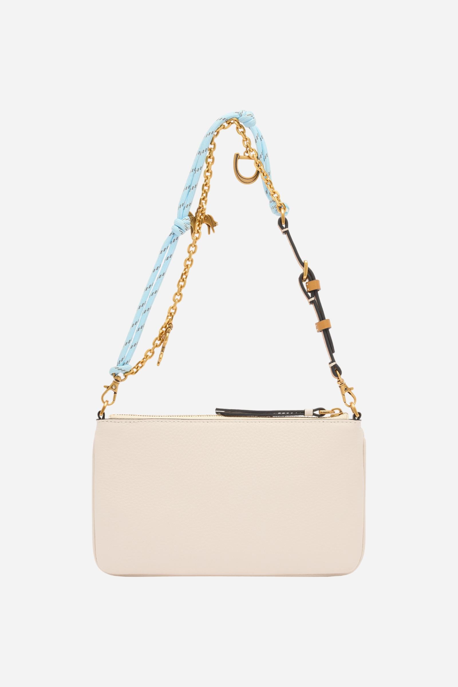 Small flat clutch crafted from soft solid-colour calfskin. Zip fastening with leather pull tab. The removable strap combines a gold metal chain with pendants and a technical cord inspired by outdoor style, creating a dynamic and contemporary look. Gold-tone logo plaque on the lower front. Dimensions:21 x 13 x 1 - SILK