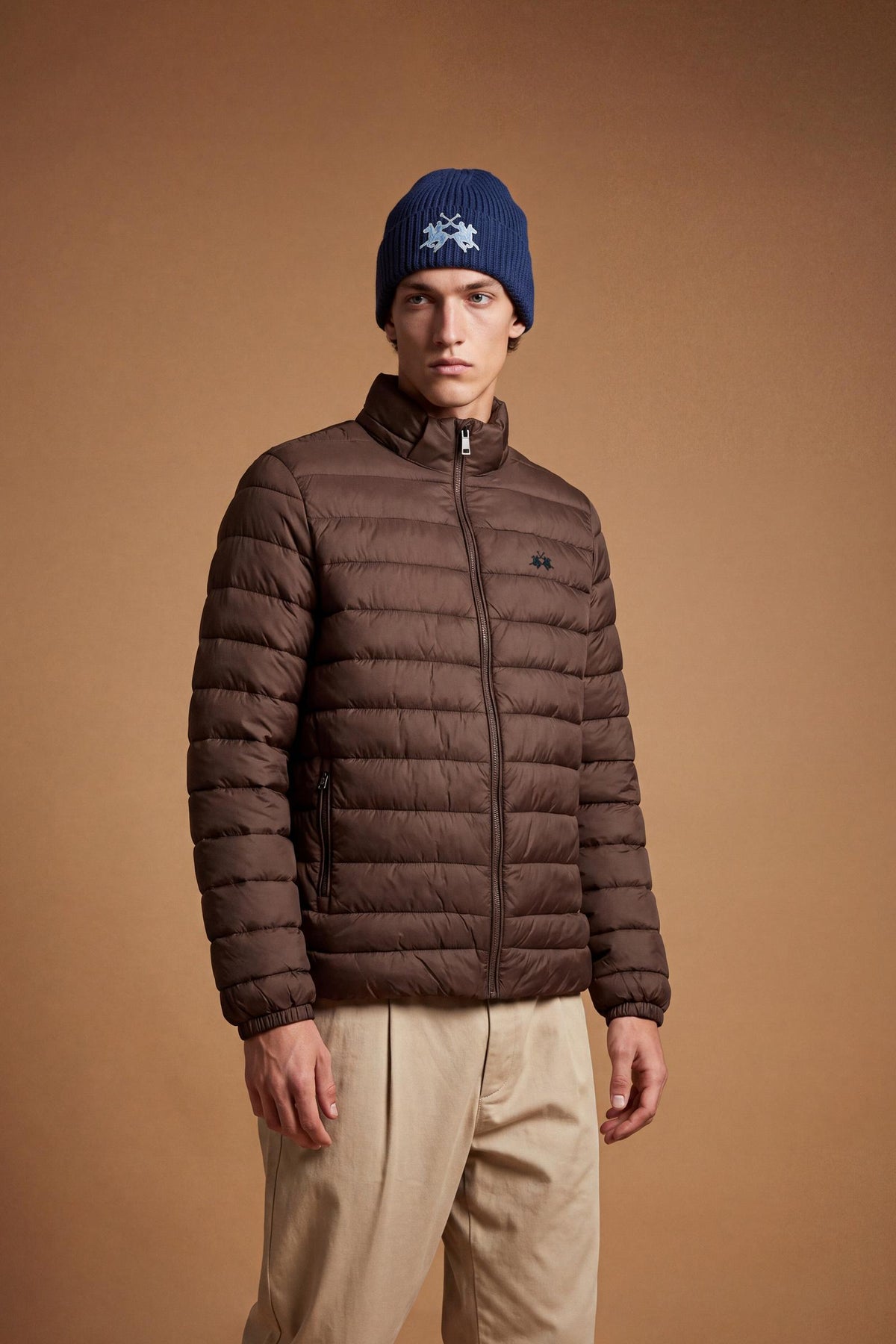 Short men's down jacket with quilted padding for warmth, nylon shell, zippered pockets, elastic cuffs, integrated hood, and a relaxed, comfortable fit. - Hot Fudge