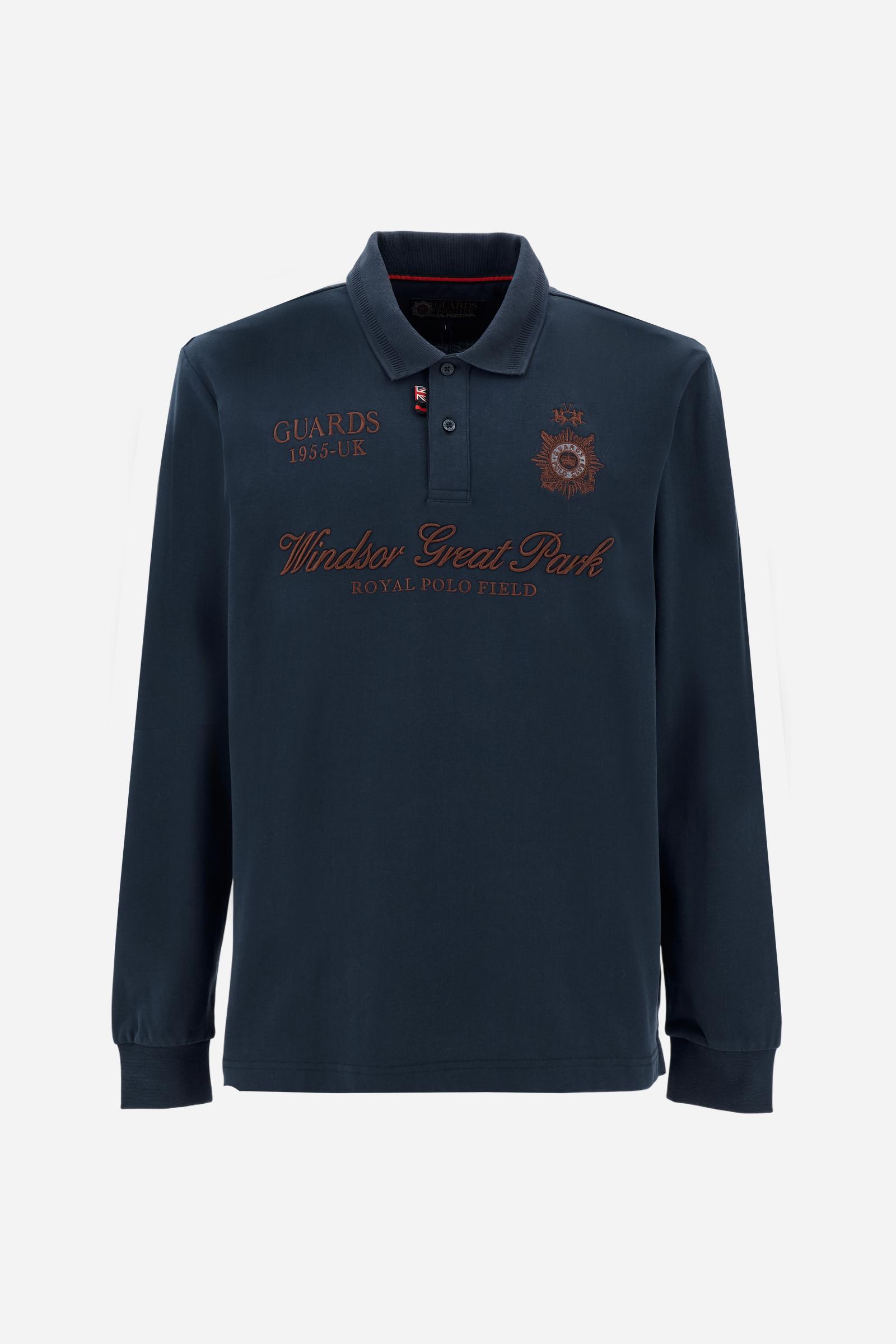 Long-sleeve polo shirt in warm cotton jersey. Ribbed collar with subtle textured detail, contrast undercollar and placket. Logo and Guards crest embroidered in contrast on the chest, paired with raised embroidered lettering inspired by Windsor tradition and British polo. Regular fit for an elegant yet relaxed style. Model wears size L. - Navy