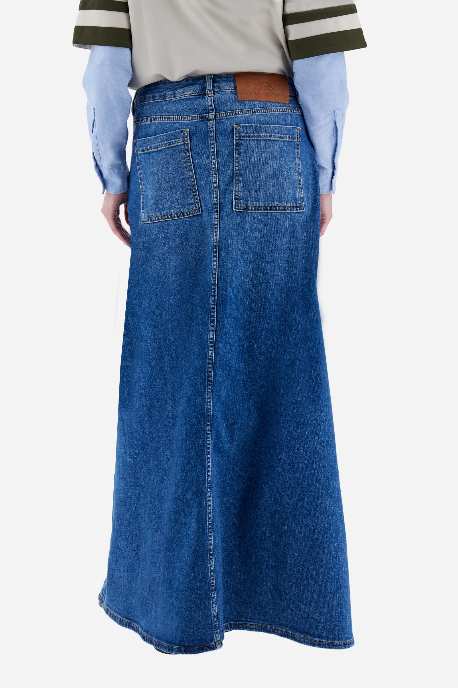 Women's long skirt in stretch cotton denim. 5-pocket model with front opening fastened by custom tack buttons.The logo features on the back of the eco-leather waistband applied to the right of the waist. The flared fit creates a feminine, fluid look. The model is wearing a size 2 - Medium Indigo Denim