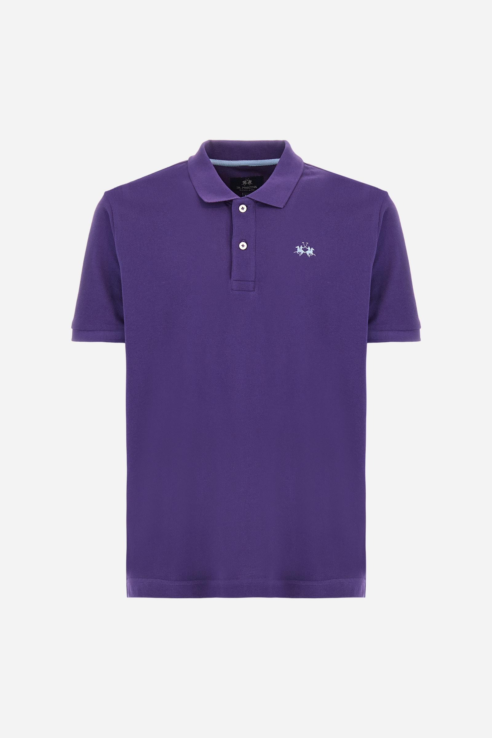 Men's plain-coloured, short-sleeved, regular-fit cotton polo shirt. Contrasting La Martina logo sewn onto the chest. This versatile garment goes perfectly with a pair of jeans from the collection. - Acai