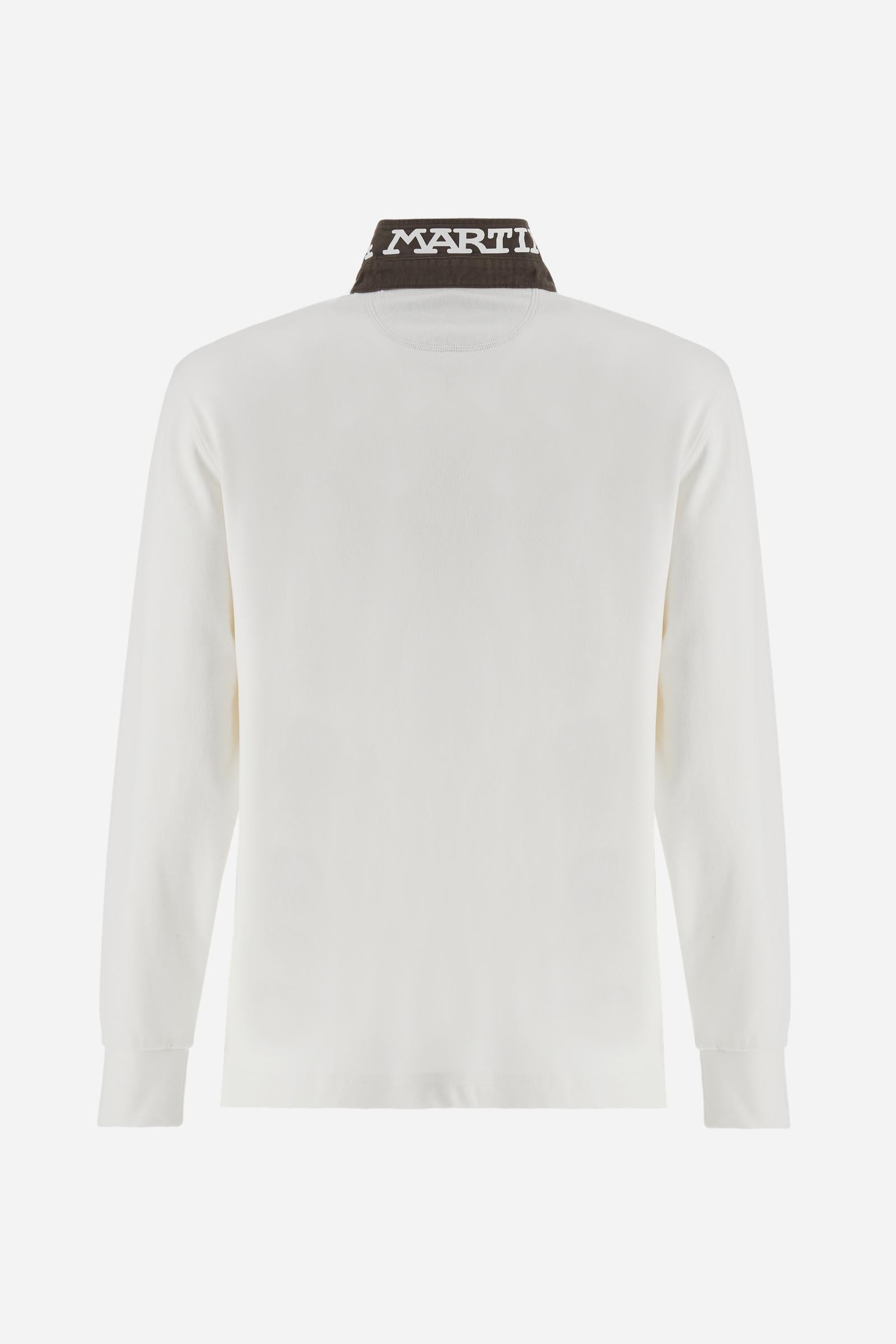Classic men’s long-sleeve polo in soft-touch 100% cotton jersey. Contrast gabardine collar, three-button placket with multicolor striped tape. Iconic La Martina lettering printed in contrast under the collar. Small contrast logo embroidered on the chest. Regular fit for a balanced silhouette. Model wears size L. - Off White