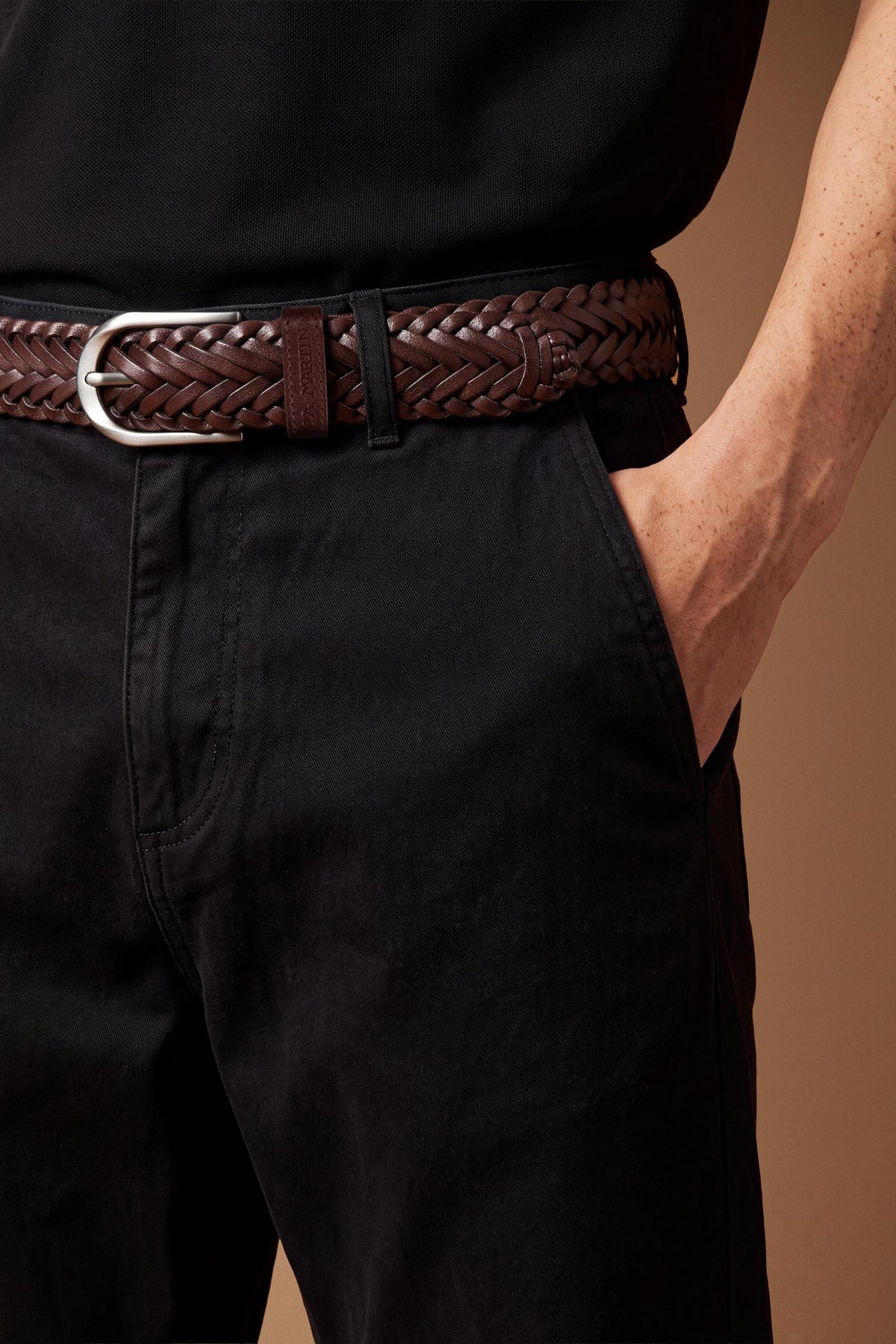 Men's stretch cotton twill trousers with a regular fit, straight leg, American-style side pockets, flap back pockets, and a waistband with zip, button, and belt loops. - Black