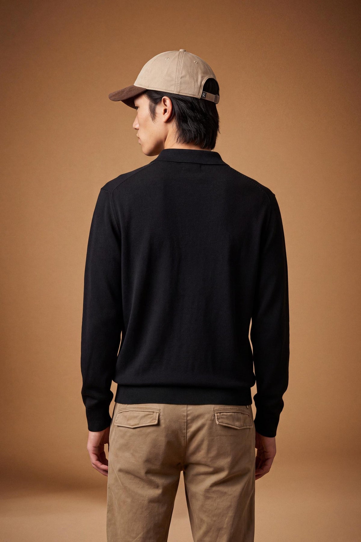 Men's long-sleeve sweater in 100% fine wool with a regular fit, knitted polo collar, half-zip front, natural shoulders, and tone-on-tone embroidered logo. - Black