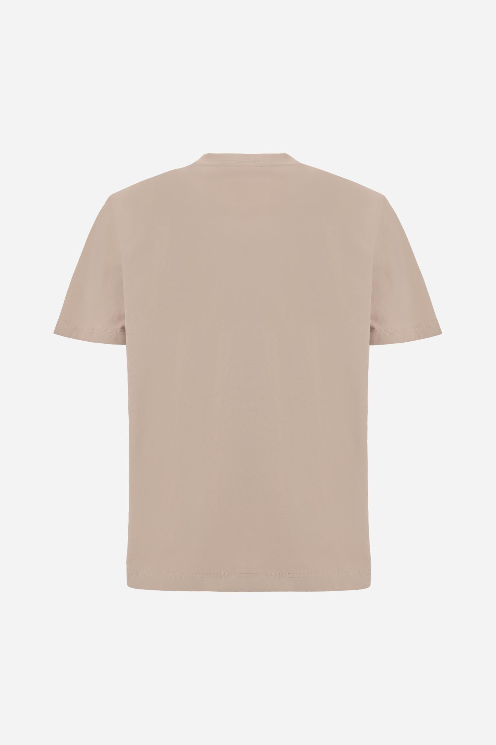 T-shirt in heavy cotton jersey with a structured, boxy fit. Dropped shoulders and clean lines. Large contrasting 3D embroidered logo on the chest. - Humus                                                                                                                                                                                                                                                                                                                                                                      
