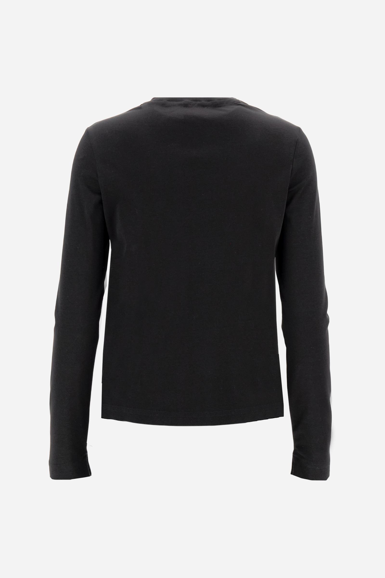 Women’s long-sleeve crew-neck T-shirt in 100% cotton jersey. The smooth, fluid fabric feels silky on the skin. On the chest, a large sequin patch number is paired with brand-identifying embroidered lettering, while a small logo is embroidered underneath. Regular fit for a versatile piece that combines simplicity with subtle glamour. Model wears size 2. - Black