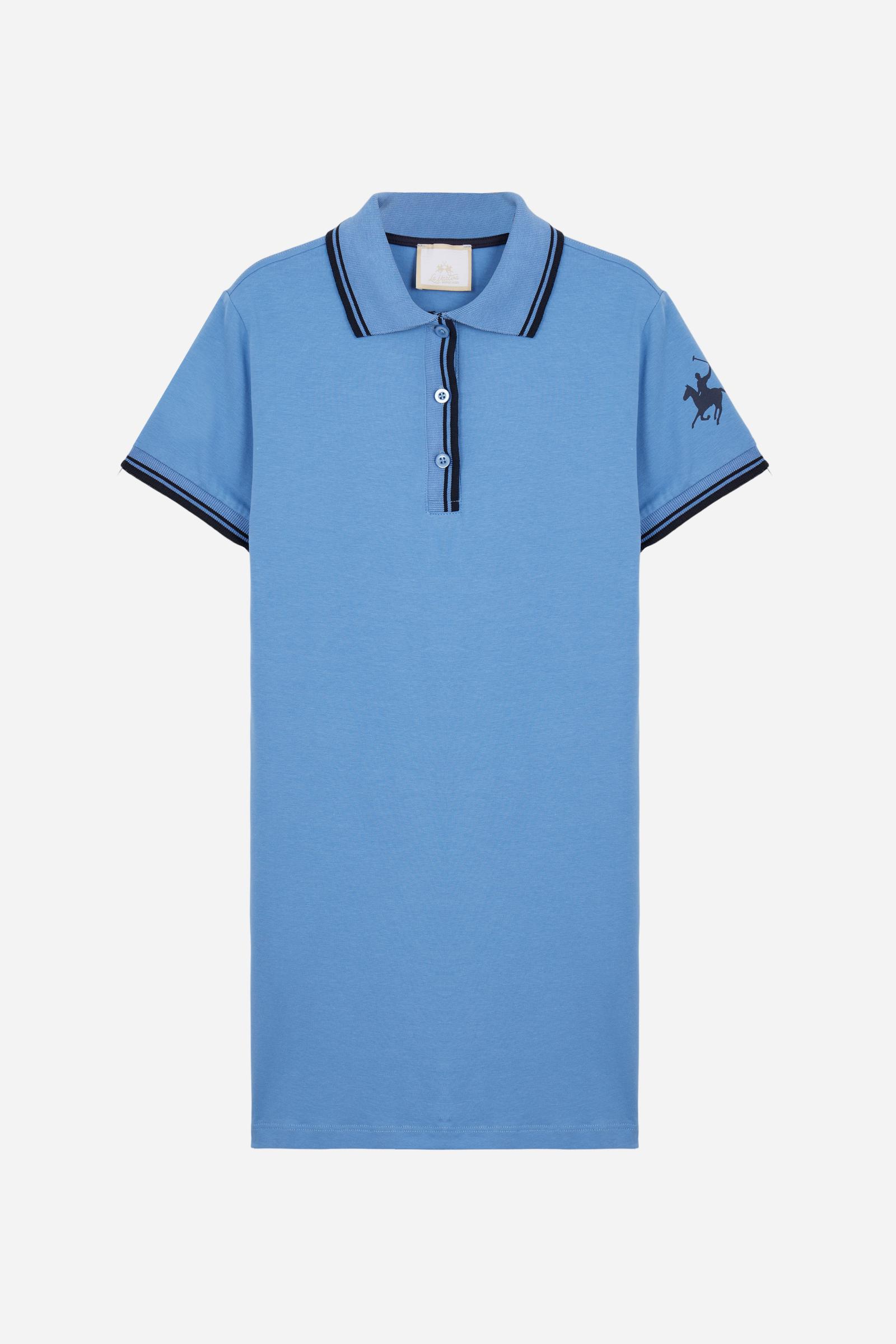 Short-sleeved polo dress for girls made from pure cotton piqué in a solid colour. The style features a comfortable fit, fluid silhouette and above-the-knee length. The two-tone ribbed collar, buttoned front opening and striped trims add a sporty and refined touch. The logo on the sleeve and the lettering under the collar complete the design. - Riviera