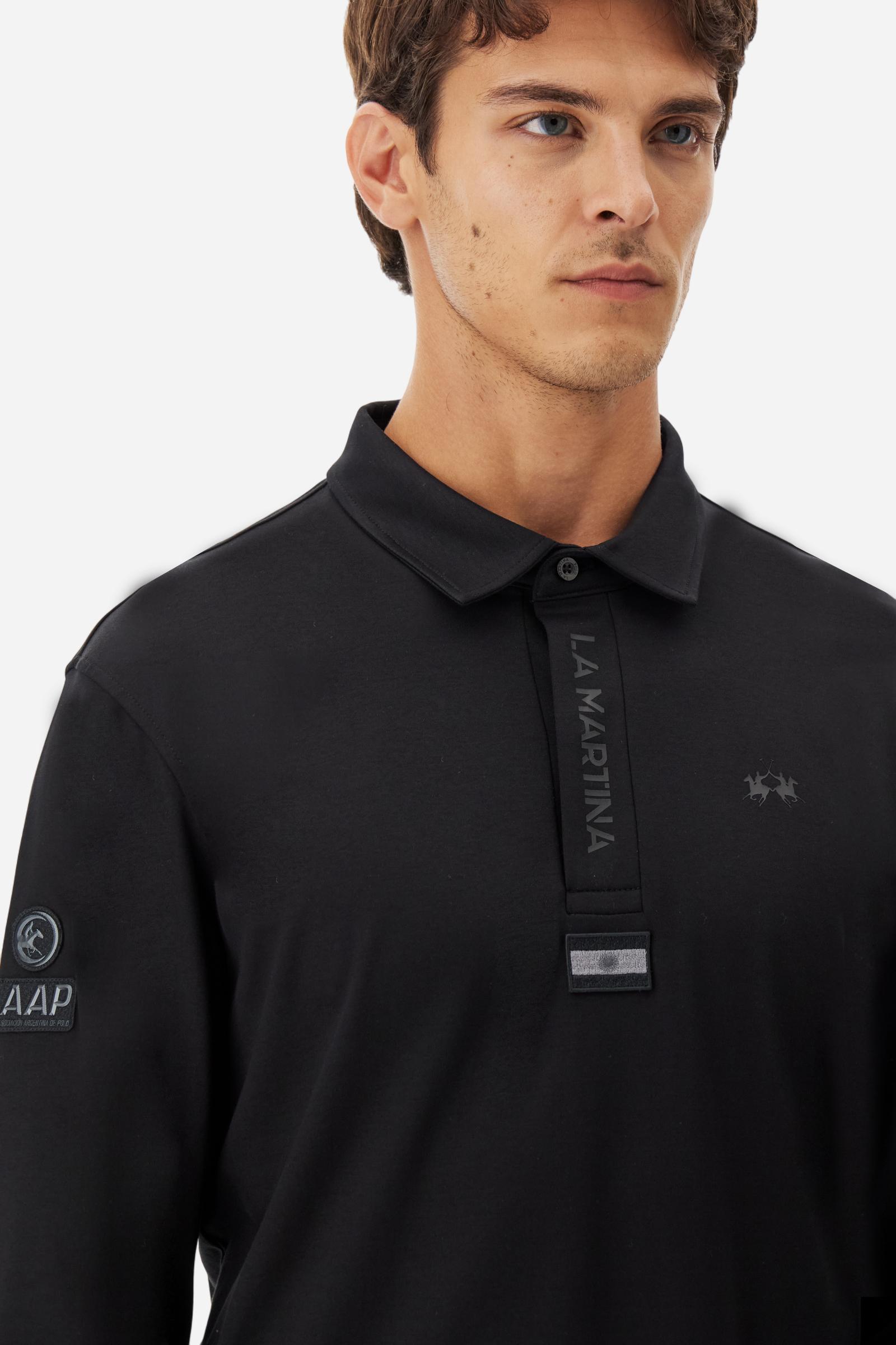 Premium men’s long-sleeve polo shirt in 100% cotton jersey with a smooth, silky texture. Hidden button placket and vertical contrast print. Patches dedicated to the Asociación Argentina de Polo (AAP) on the sleeve and below the opening. Small semi-transparent contrasting logo printed on the chest. Regular fit. The model wears size L. - Black