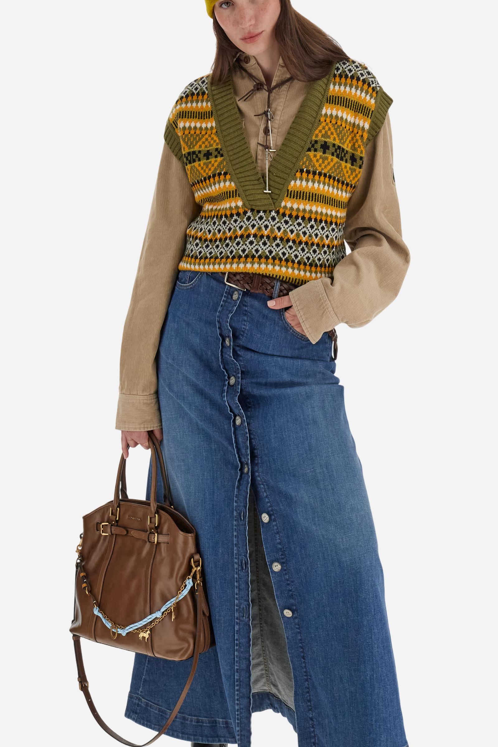 Women’s vest in lambswool blend with deep V-neck, ribbed hem and armholes. Body featuring a lively multicolour jacquard horizontal stripe pattern. Short, straight cut for a modern and comfortable look. Logo on faux leather label applied to the front hem. The model wears size 2. - Olive Branch