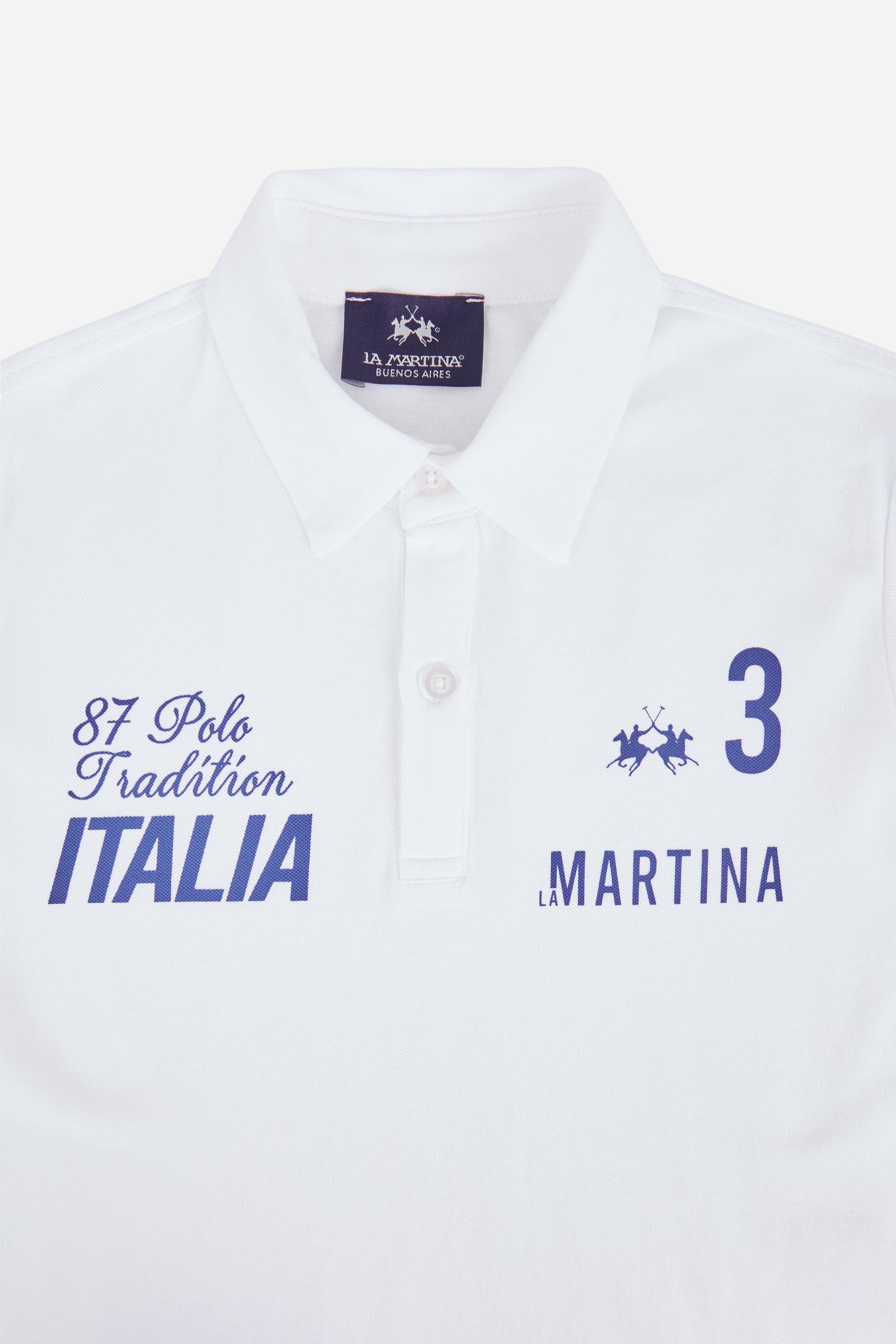 Short-sleeved polo shirt for boys made from lightweight 100% cotton jersey in a solid colour. The style features a regular fit, ribbed collar and buttoned front opening. Contrast graphics on the front, maxi lettering and the number “3” give the garment an iconic, sporty character. The brand logo is embroidered on the chest, while the patch label on the back completes the design with a distinctive detail. - Optic White