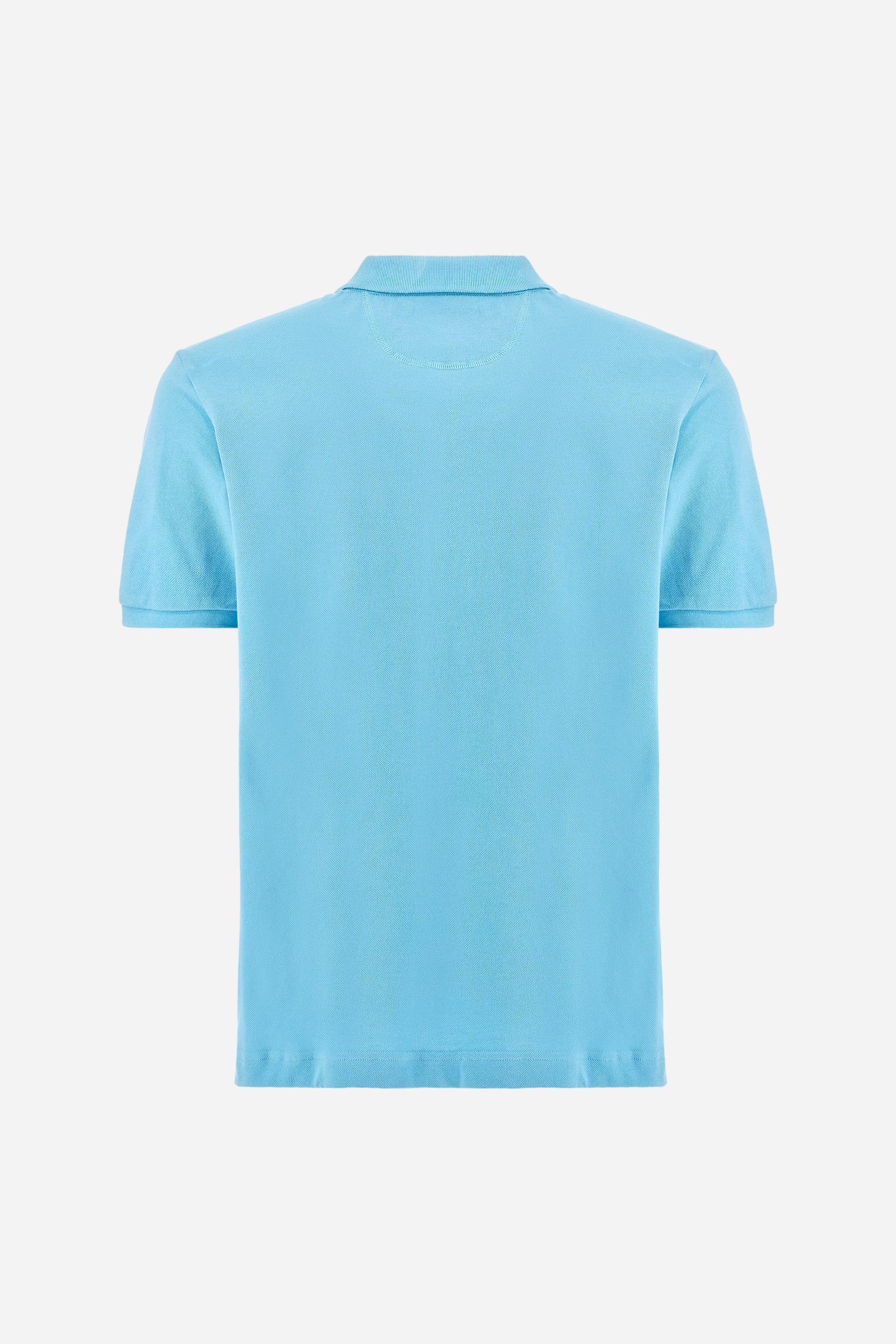 Men's plain-coloured, short-sleeved, regular-fit cotton polo shirt. Contrasting La Martina logo sewn onto the chest. This versatile garment goes perfectly with a pair of jeans from the collection. - Blue Mist