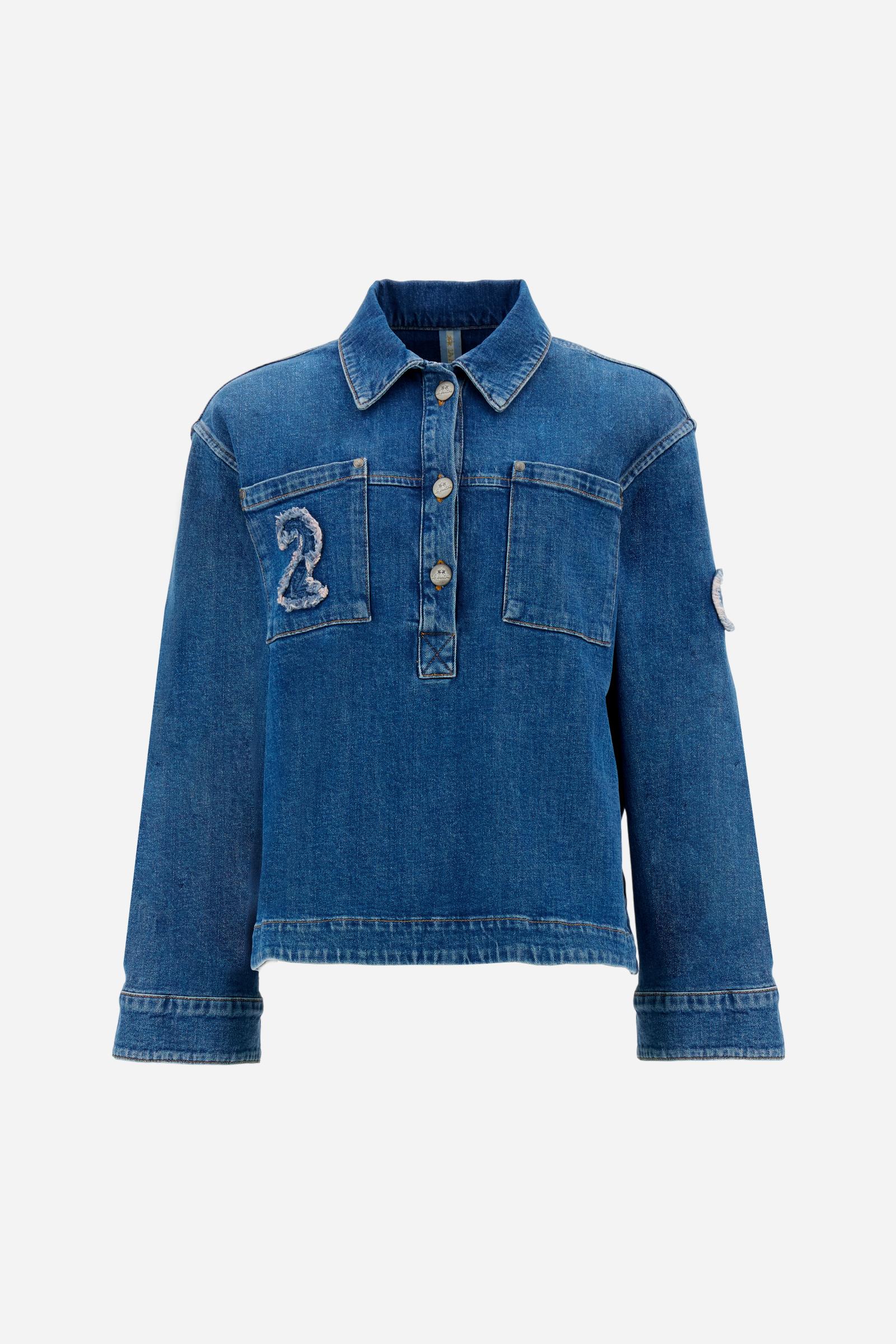 Women's long-sleeved denim shirt. Sporty model with a boxy fit and large patch pockets. - Medium Indigo Denim