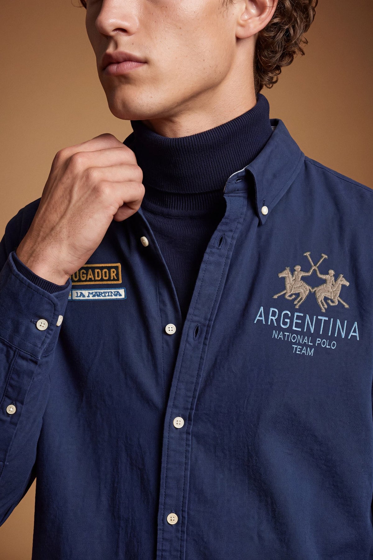 Men’s long-sleeve 100% cotton Oxford shirt with a soft texture, regular tailored fit, button-down collar, mother-of-pearl buttons, and detailed embroidered patches. - Navy
