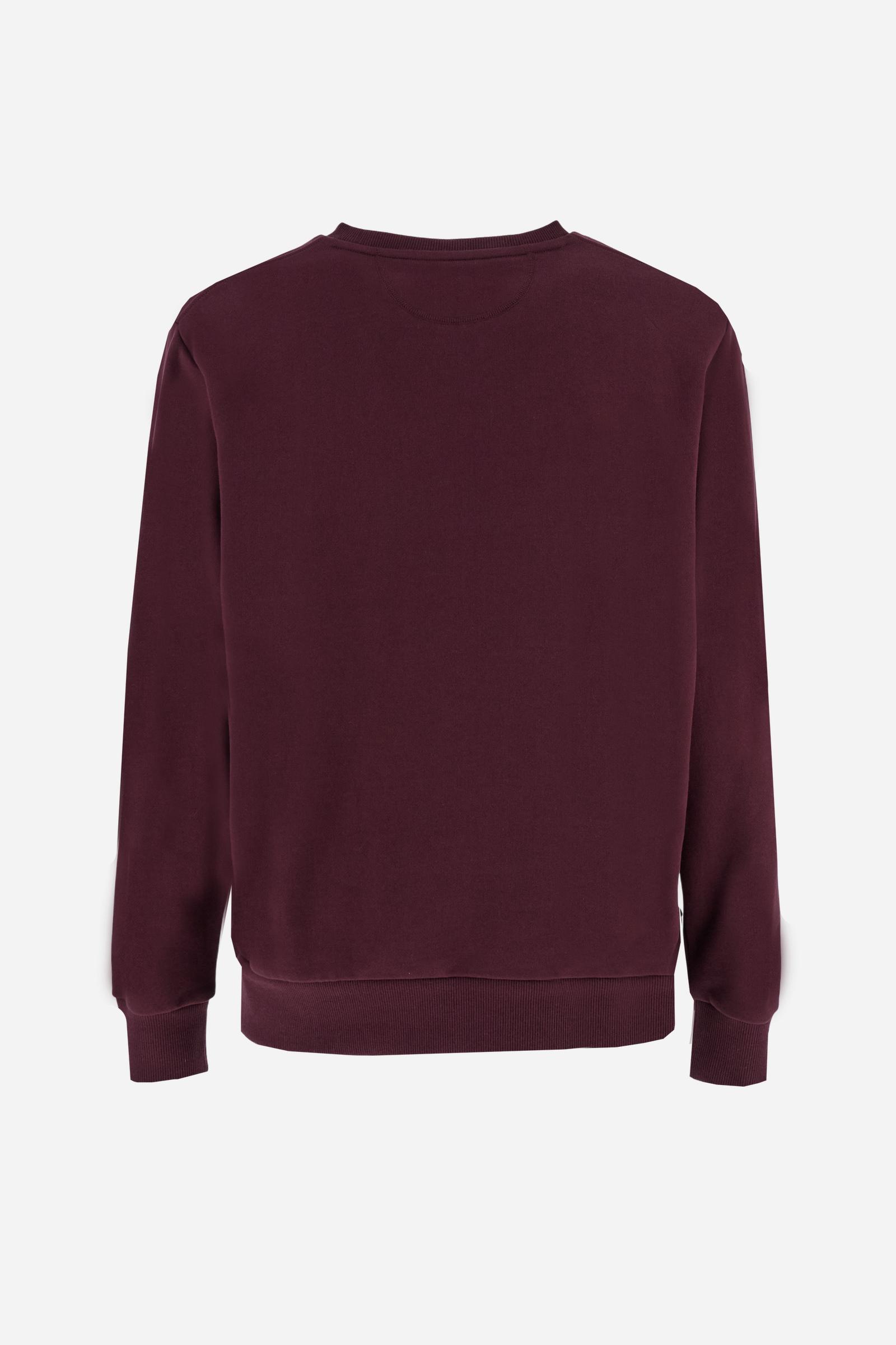 Men's long-sleeved round neck sweatshirt in 100% cotton fleece with a velvety feel. The collar, cuffs, waist and sides are in matching ribbed knit. The small brand logo is embroidered in contrasting colour on the chest. This essential piece has a regular fit for a timeless silhouette. The model is wearing a size L - Port Royale
