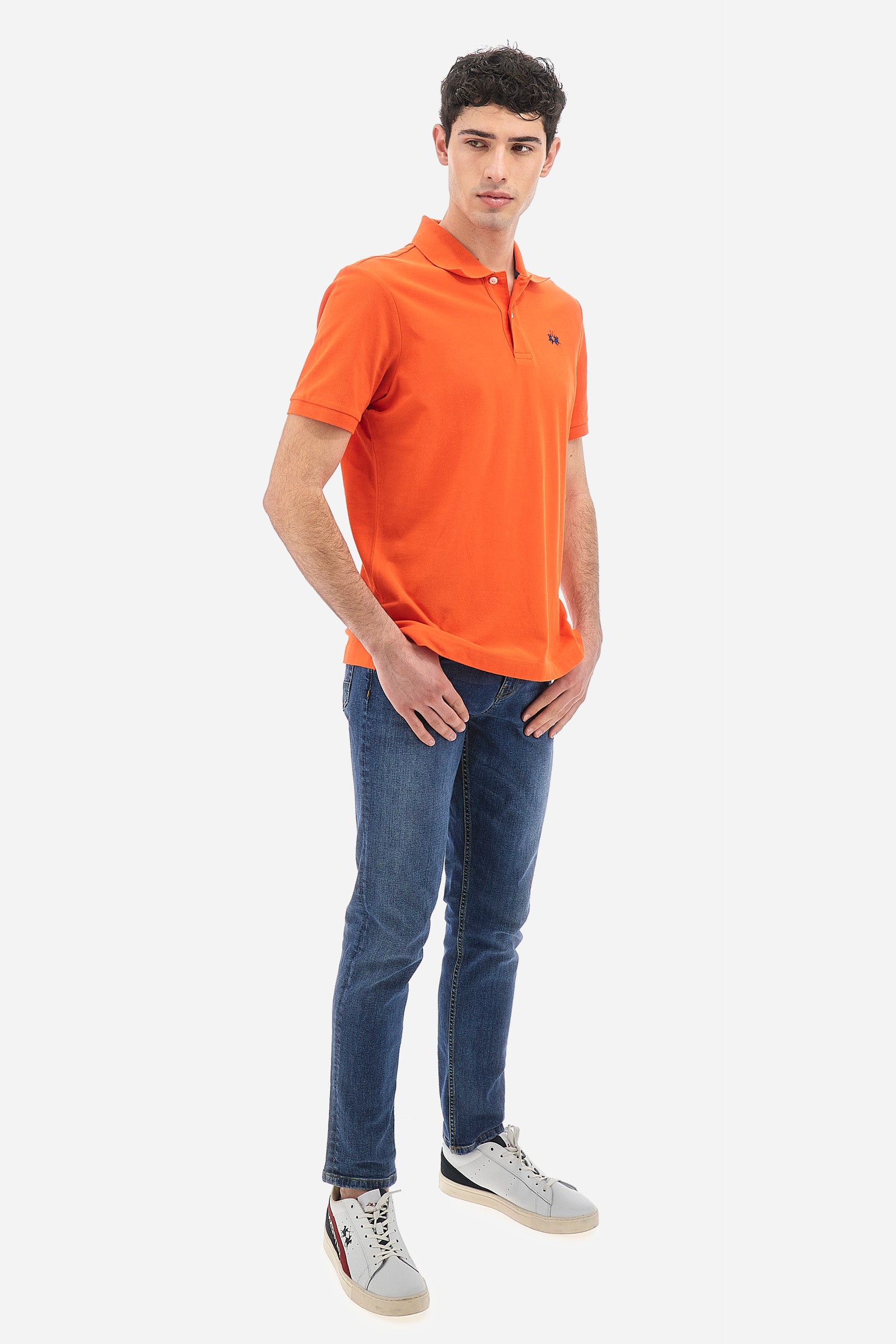 Men's plain-coloured, short-sleeved, regular-fit cotton polo shirt. Contrasting La Martina logo sewn onto the chest. This versatile garment goes perfectly with a pair of jeans from the collection. - Tigerlily