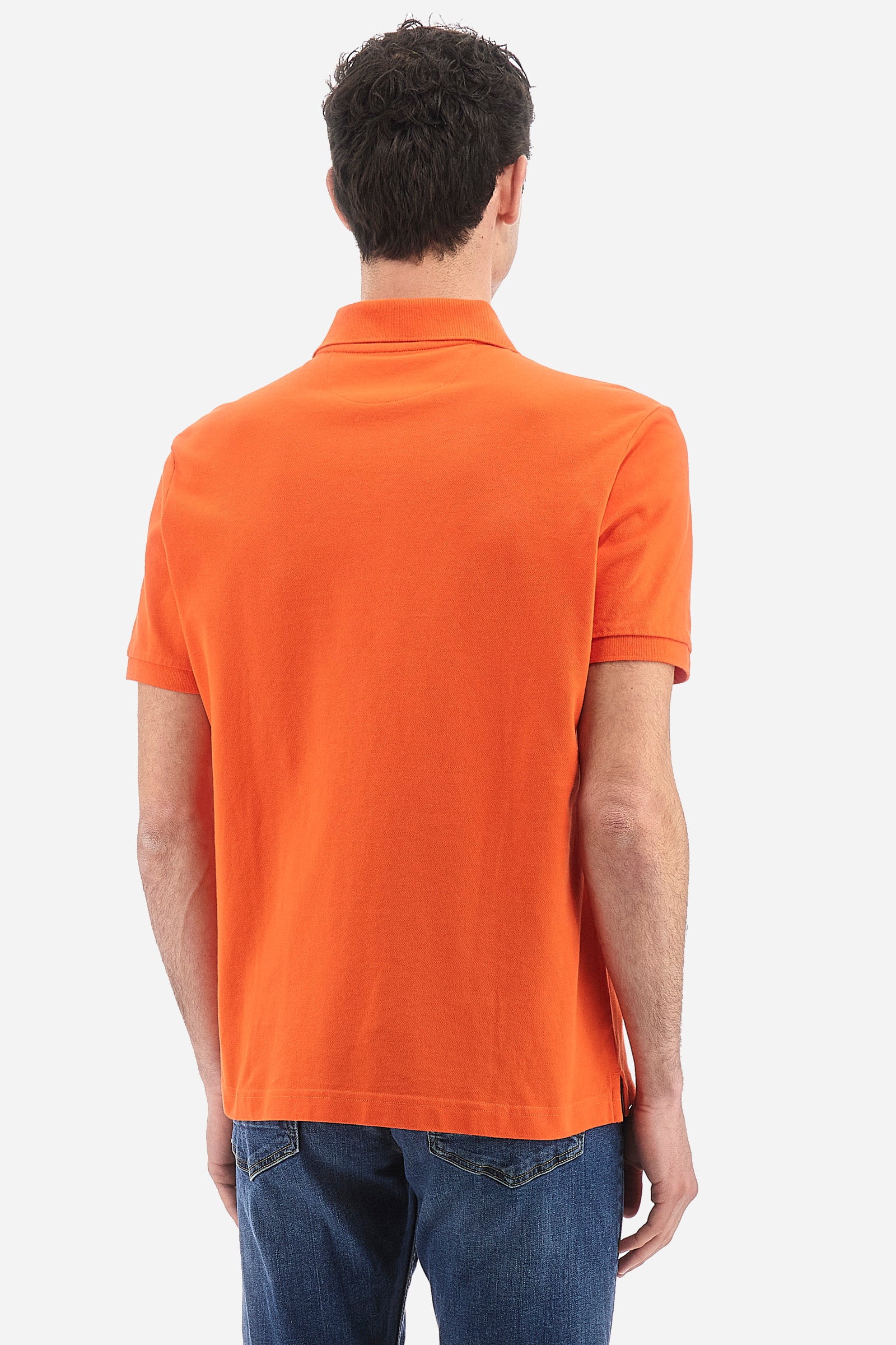 Men's plain-coloured, short-sleeved, regular-fit cotton polo shirt. Contrasting La Martina logo sewn onto the chest. This versatile garment goes perfectly with a pair of jeans from the collection. - Tigerlily