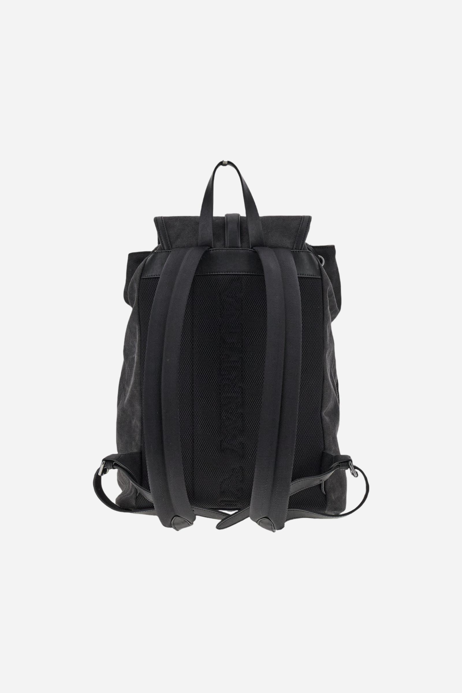 Backpack in washed canvas with leather details, resistant and practical, designed for travel lovers. Featuring a double closure with drawstring and flap with magnetic button, large front pockets for extra space, and a hot-stamped logo on the leather tag of the flap. Dimensions:31 x 40 x 14 - Black