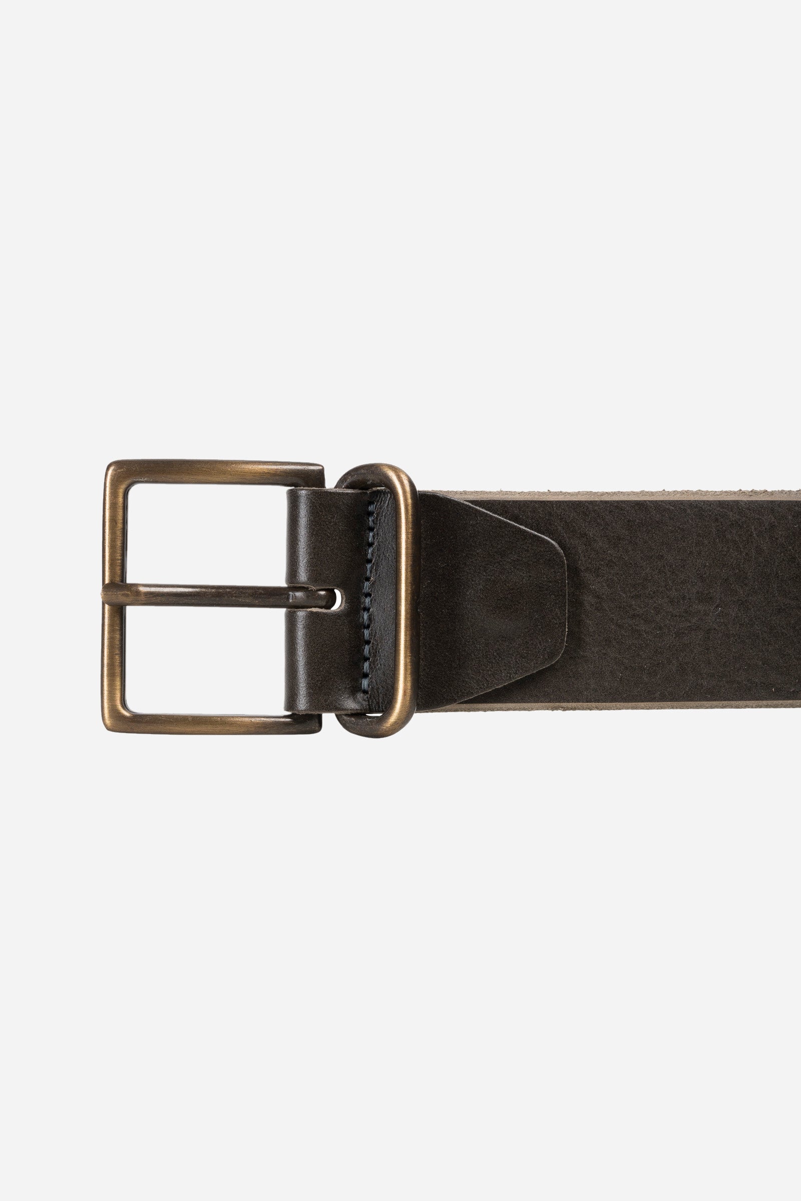 Belt in leather with buckle