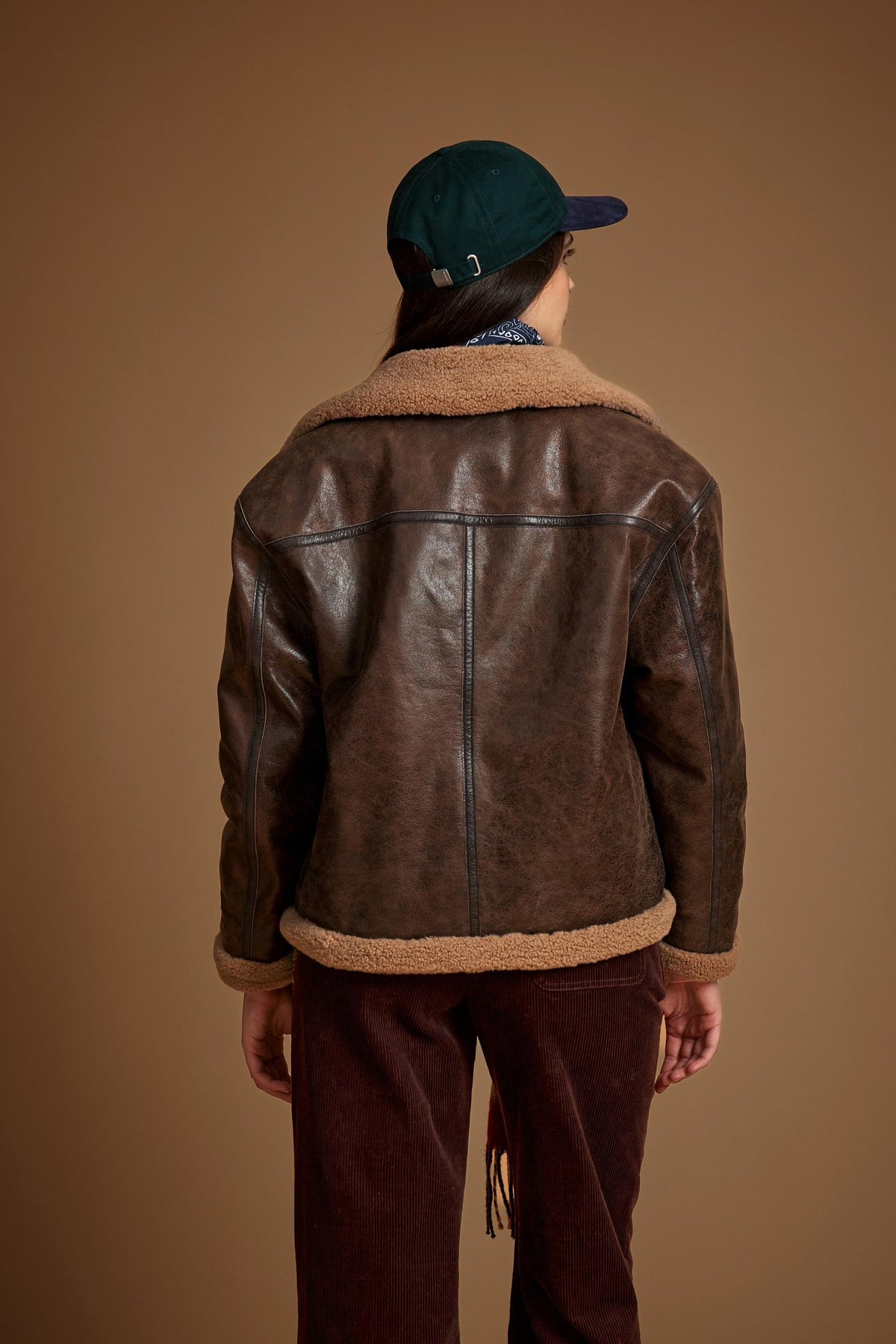 Women's vintage leather jacket with shearling collar - Delicia