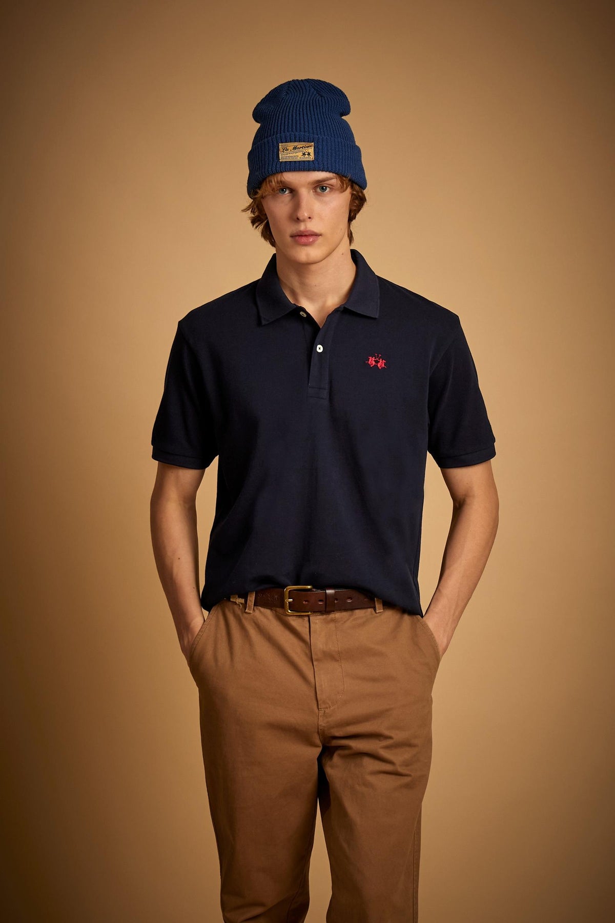 Men’s short sleeve cotton piqué polo shirt with regular fit, two-button placket and contrast brand logo. - Navy Blazer