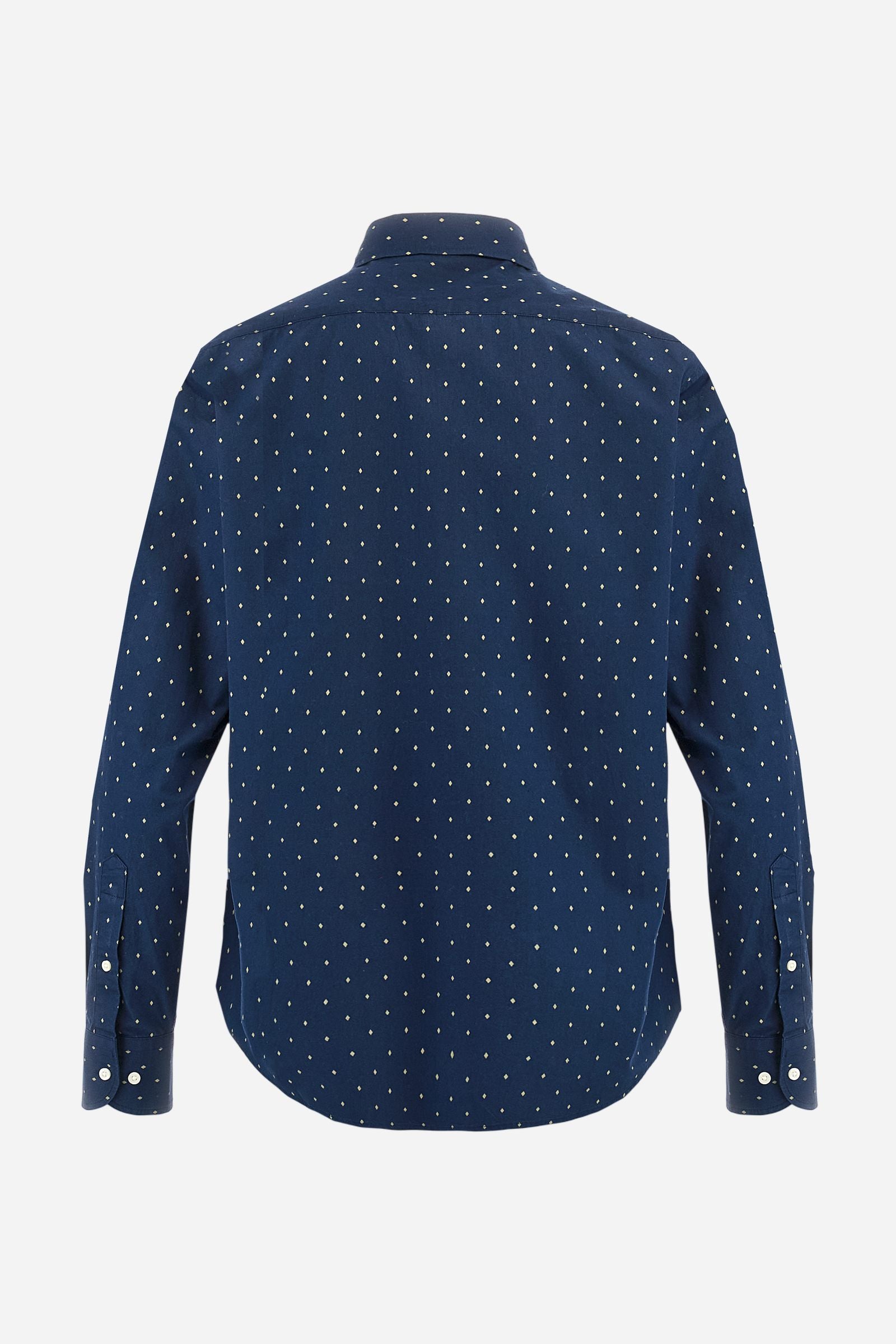Men's long-sleeved poplin shirt with small contrasting diamond pattern. Made from high-quality, breathable and resistant cotton fabric. Front closure with personalised buttons, French collar with contrasting interior details inspired by Argentina. Small contrasting embroidered logo on the chest adds subtle refinement. Regular fit. Model wears size L. - Navy/Birch