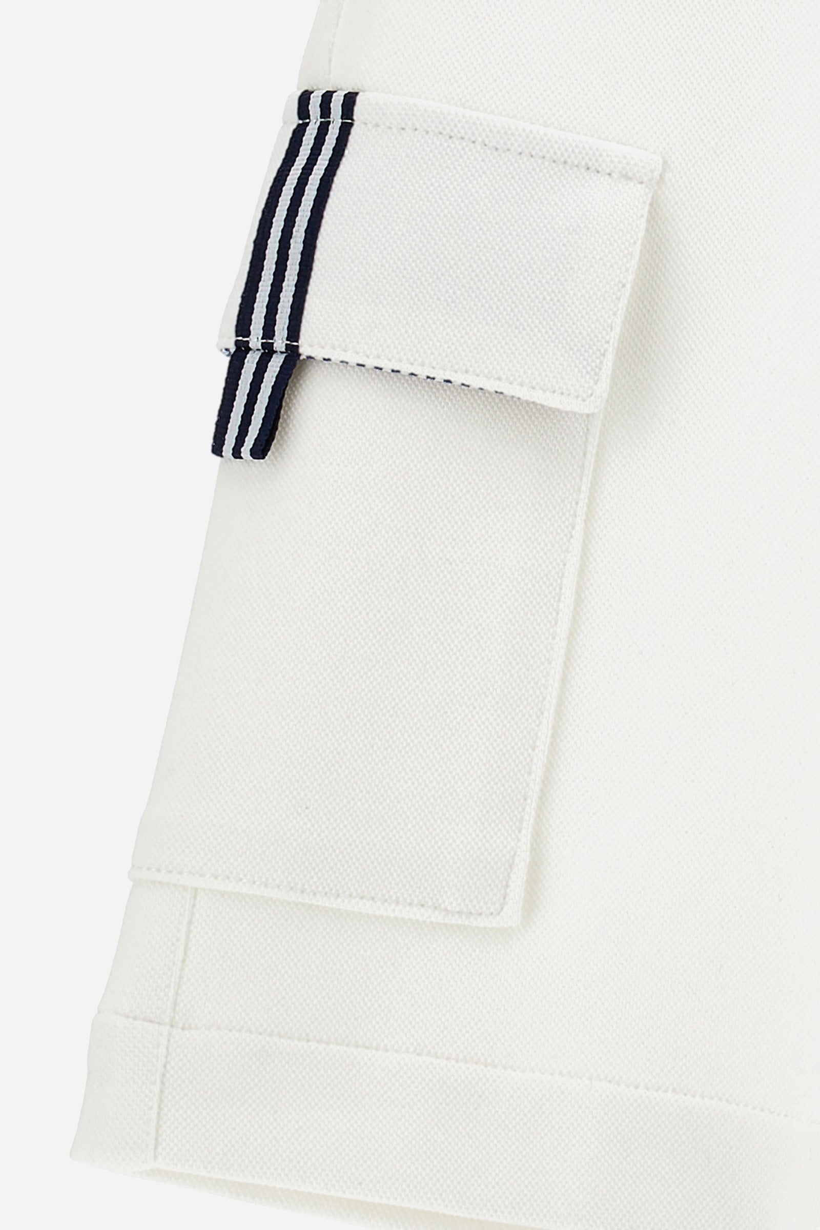 Bermuda shorts for boys in cotton interlock pique with contrasting details, elasticated waist, and cargo pockets. Stylish and comfortable for everyday wear. - WHITE