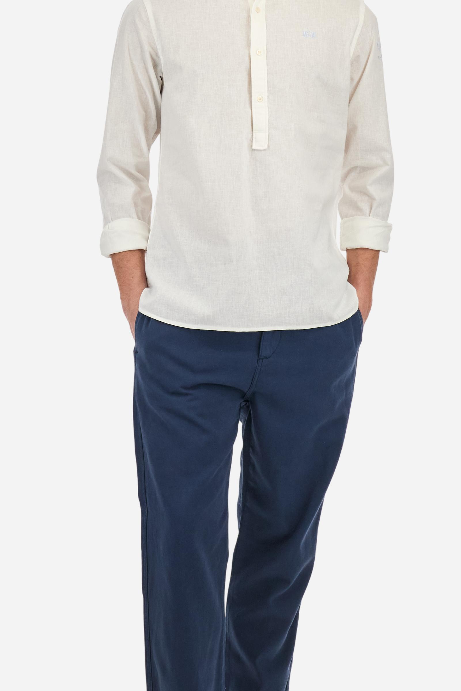 Men's plain long-sleeved shirt, made from luxurious cotton and linen canvas. The spread collar and the opening, which reaches the waist, are closed with 4 buttons. The left bicep is embellished with embroidered graphics depicting lettering, crests and numbers, created using contrasting thread. The logo is embroidered in contrasting thread on the left side of the chest. The regular fit offers a refined and comfortable look. The model is wearing a size L. - Optic White