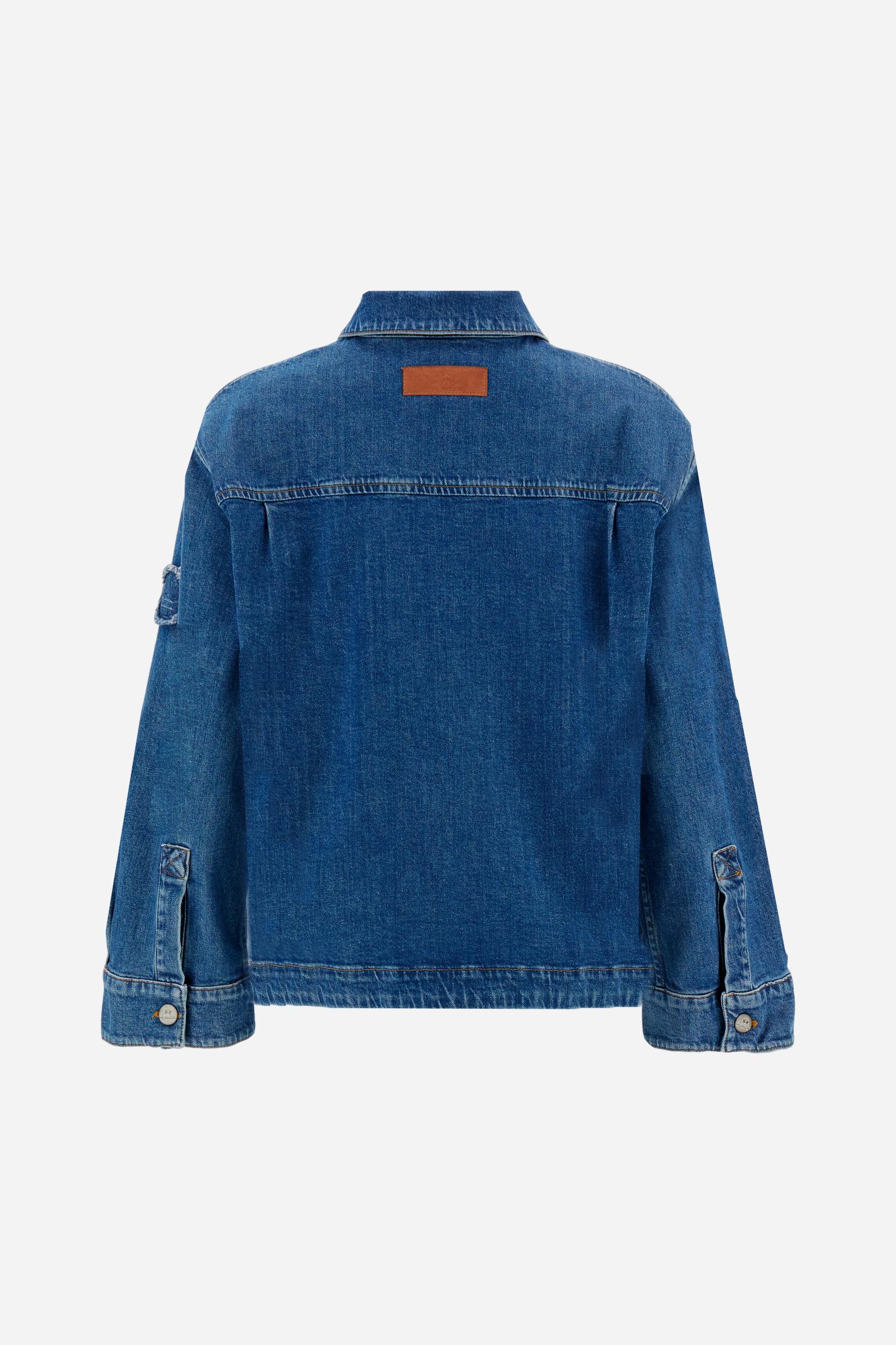 Women's long-sleeved denim shirt. Sporty model with a boxy fit and large patch pockets. - Medium Indigo Denim