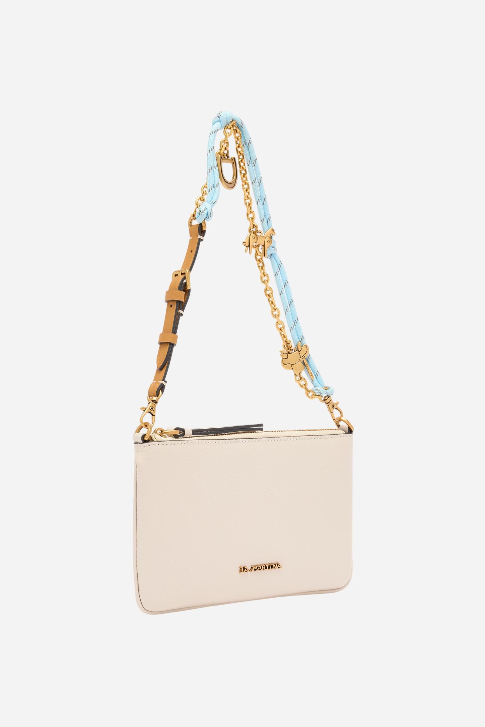 Small flat clutch crafted from soft solid-colour calfskin. Zip fastening with leather pull tab. The removable strap combines a gold metal chain with pendants and a technical cord inspired by outdoor style, creating a dynamic and contemporary look. Gold-tone logo plaque on the lower front. Dimensions:21 x 13 x 1 - SILK