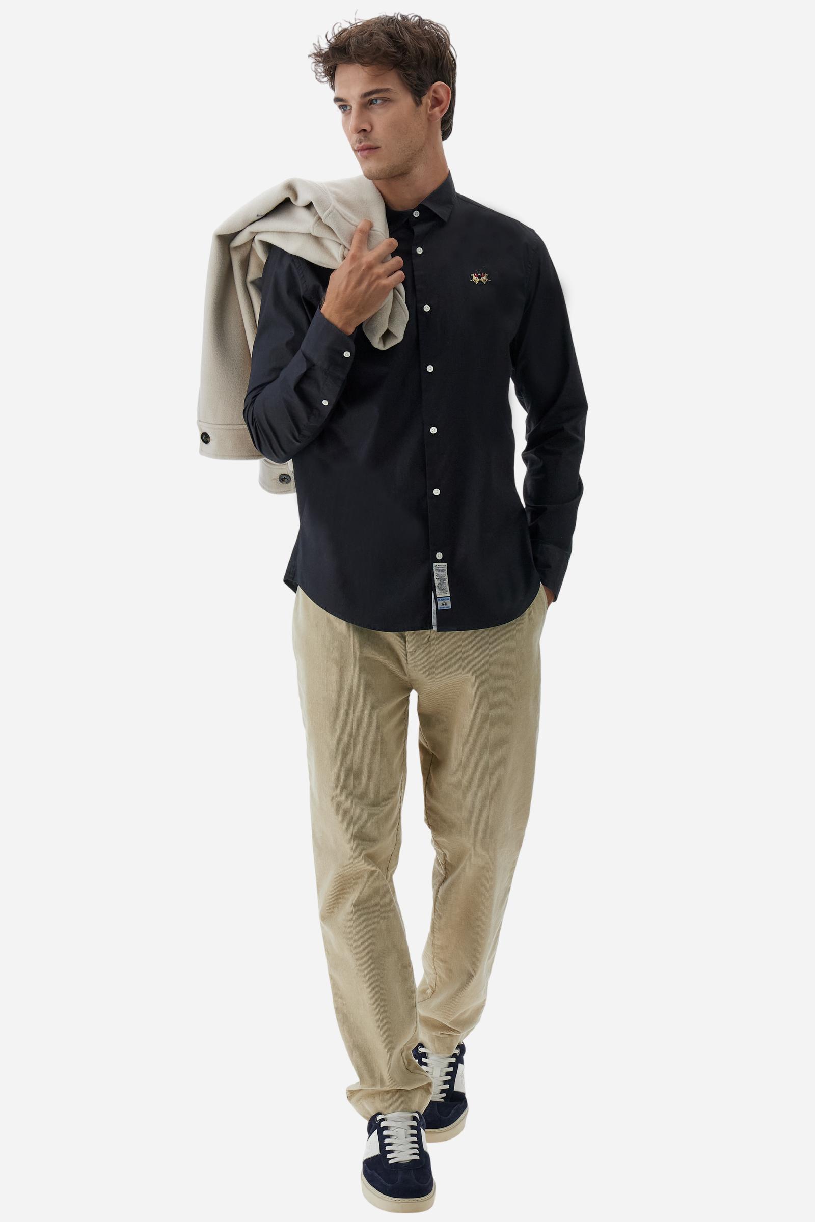 Men's long-sleeved shirt in cotton poplin. Slim fit with semi-cutaway collar. - Black