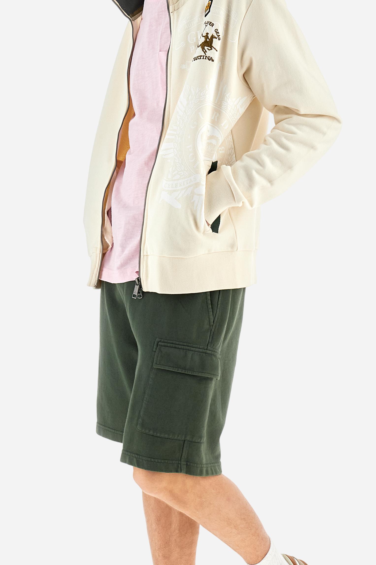 Men's short-sleeved T-shirt with a crew neck in a single colour. Made of 100% cotton. A small logo is embroidered on a chest pocket. Regular fit. The model wears a size L. - Parfait Pink