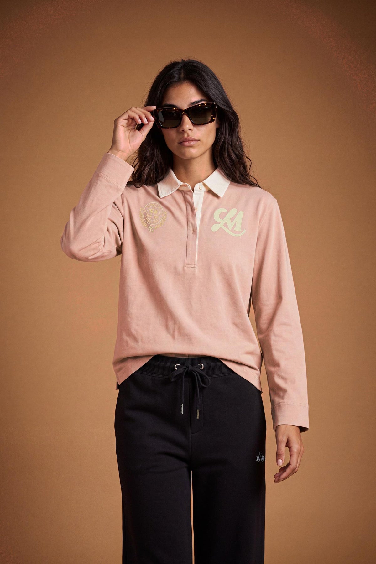 Women's long-sleeve polo in heavy-weight cotton jersey with a comfortable fit, straight cut, rugby collar, concealed front opening, embroidered crest, and LM patch. - Pale Mauve