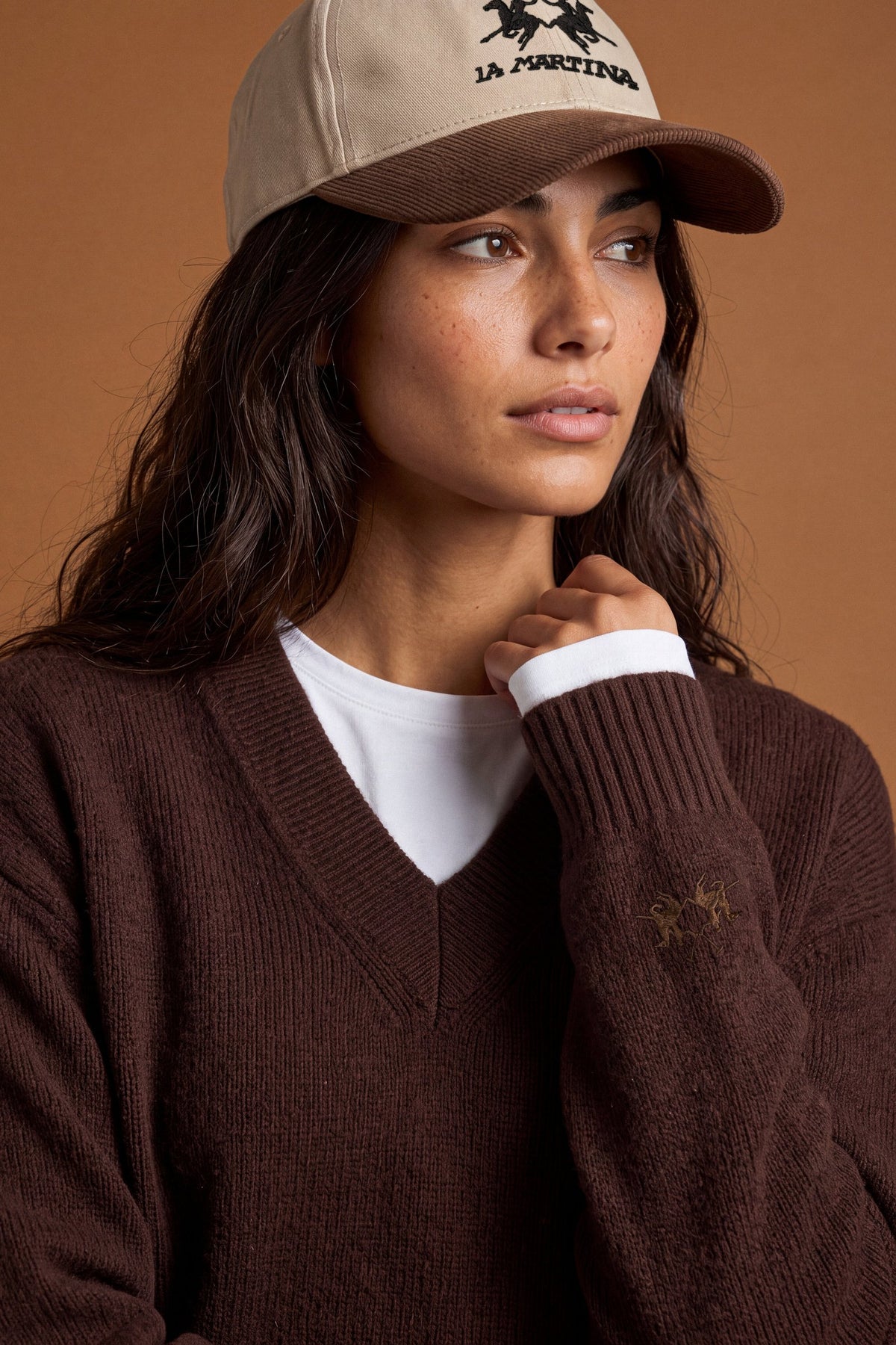 Women's long-sleeve sweater in soft 100% merino wool with a relaxed, slightly oversized fit, V-neck, ribbed cuffs and hem, and a modern cropped length. - Hot Fudge