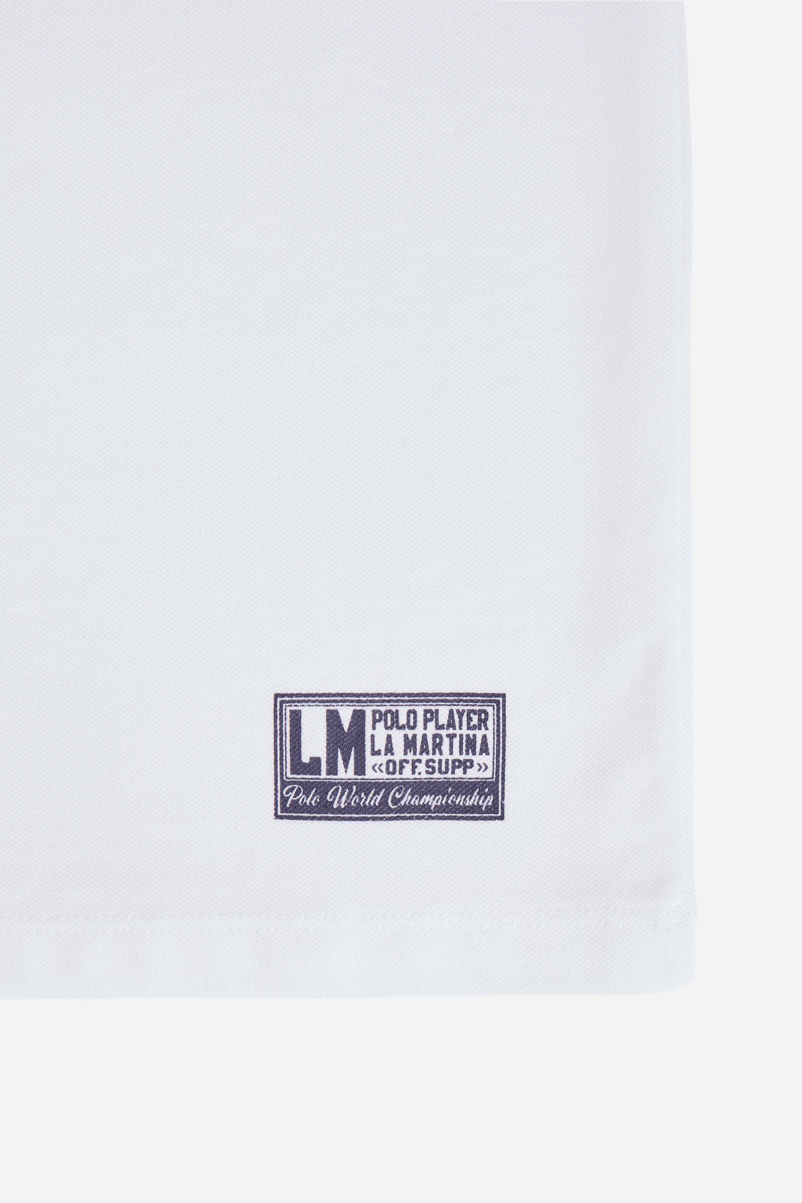 Short-sleeved polo shirt for boys made from lightweight 100% cotton jersey in a solid colour. The style features a regular fit, ribbed collar and buttoned front opening. Contrast graphics on the front, maxi lettering and the number “3” give the garment an iconic, sporty character. The brand logo is embroidered on the chest, while the patch label on the back completes the design with a distinctive detail. - Optic White
