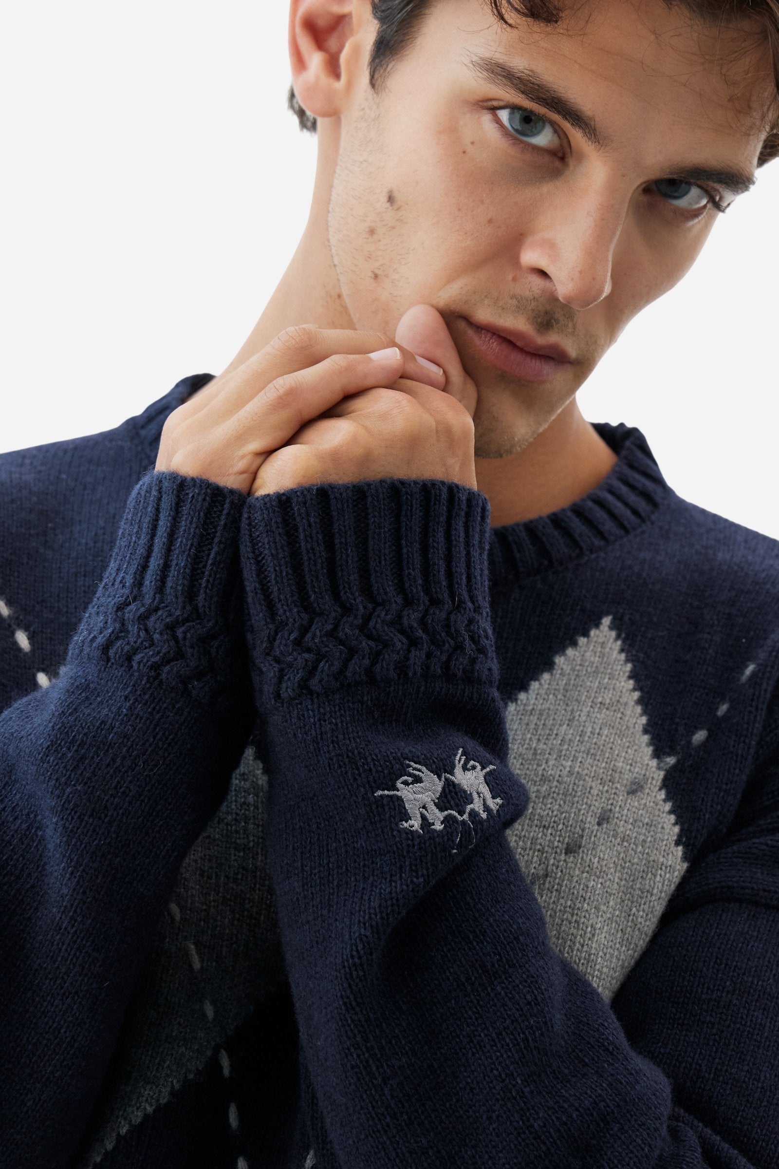 Men’s crew-neck sweater with long sleeves in high-quality wool blend. Ribbed collar, cuffs and hem with zigzag detail at sleeve attachment. Argyle motif on the front and contrast embroidered logo on the cuff. Regular fit with dropped shoulders for a contemporary look. The model wears size L. - Navy