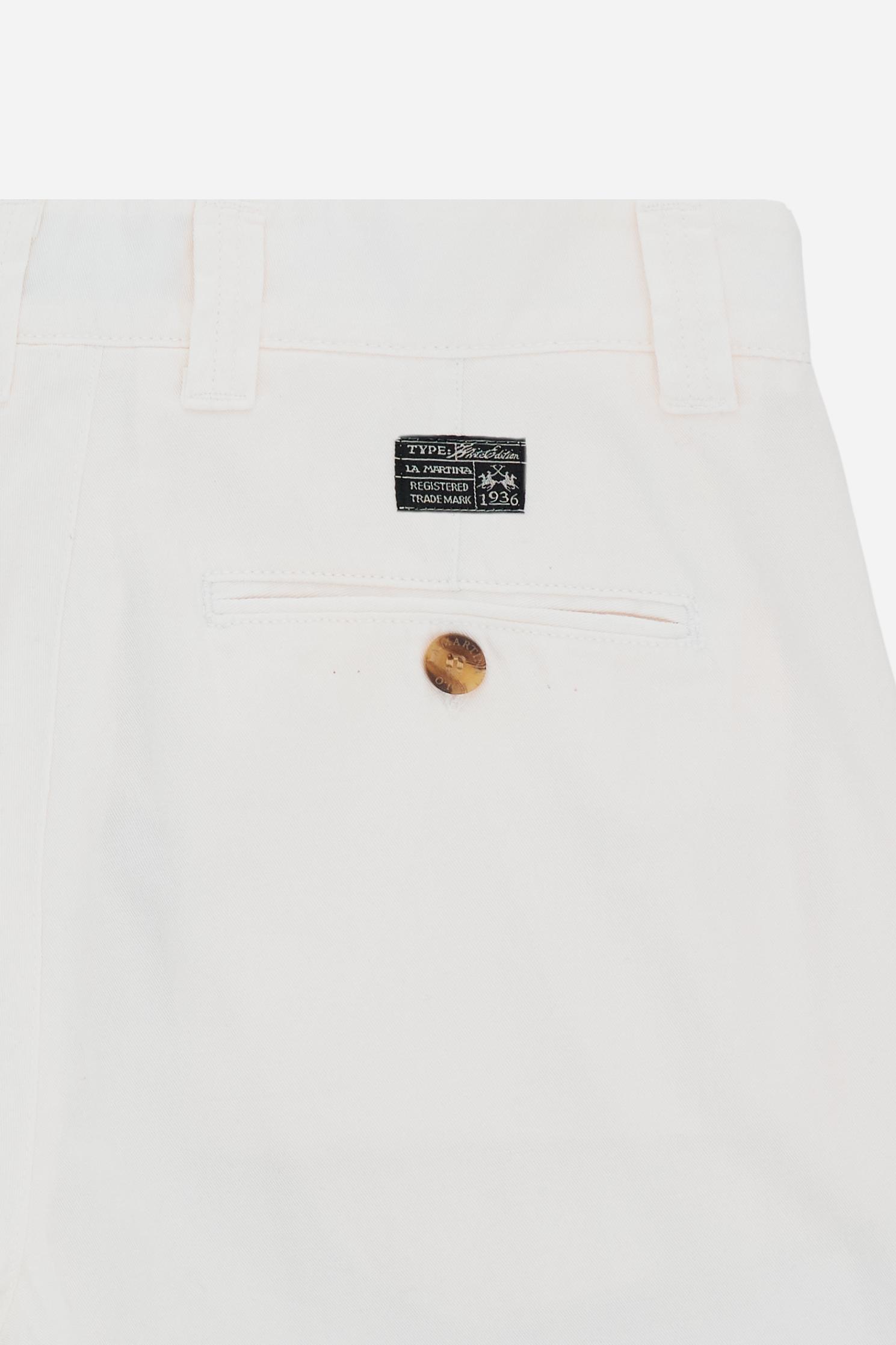 Men's chino trousers made from a lightweight cotton and linen blend fabric in solid color. The model features a classic zip and button closure, reinforced belt loops and side slant pockets. The back features welt pockets closed with customized horn-effect buttons. The regular cut with straight leg ensures comfort and freedom of movement. The Black Label Edition label is applied above the back pocket. The model is wearing size L. - Off White                                                                    