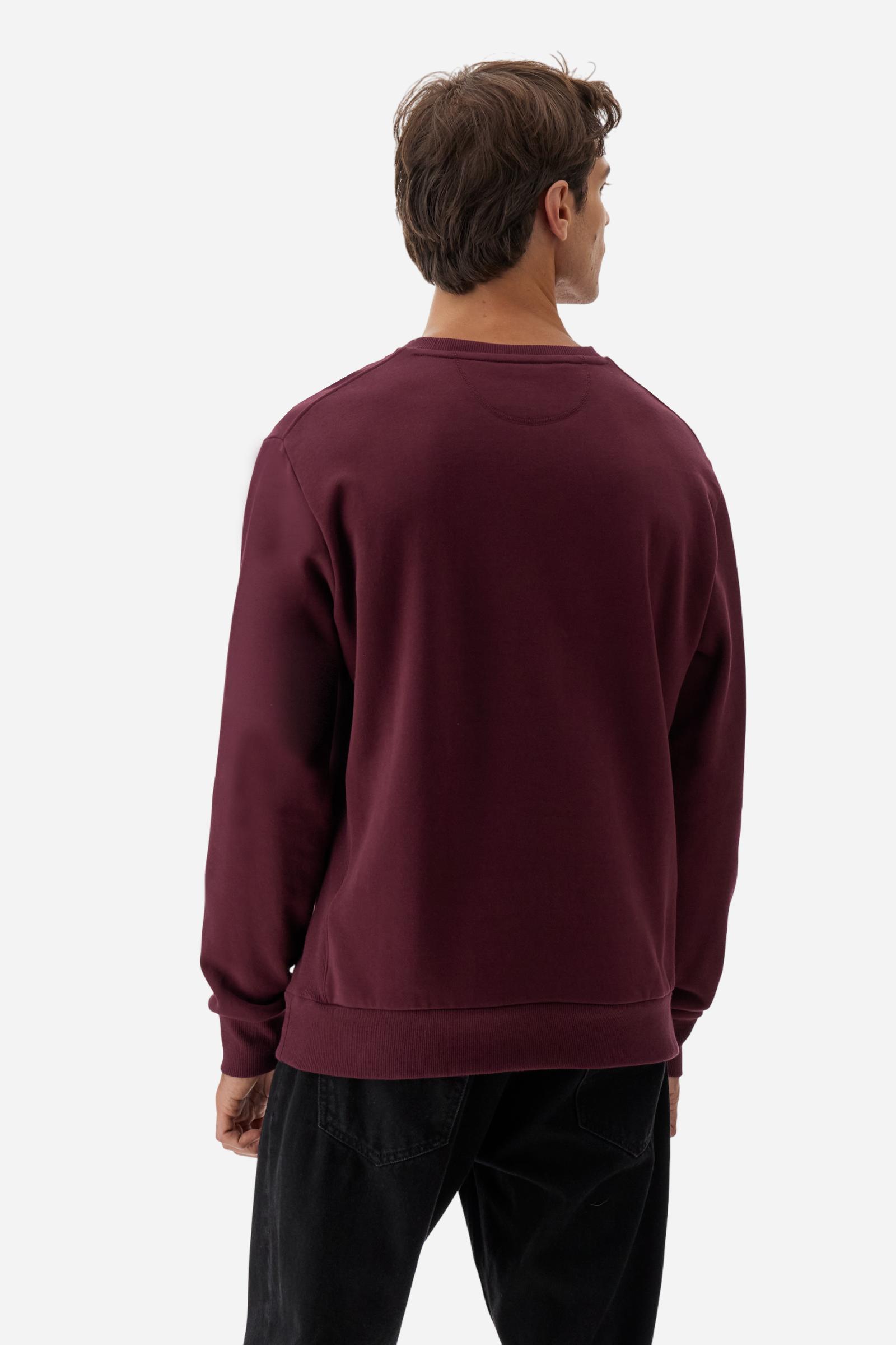 Men's long-sleeved round neck sweatshirt in 100% cotton fleece with a velvety feel. The collar, cuffs, waist and sides are in matching ribbed knit. The small brand logo is embroidered in contrasting colour on the chest. This essential piece has a regular fit for a timeless silhouette. The model is wearing a size L - Port Royale