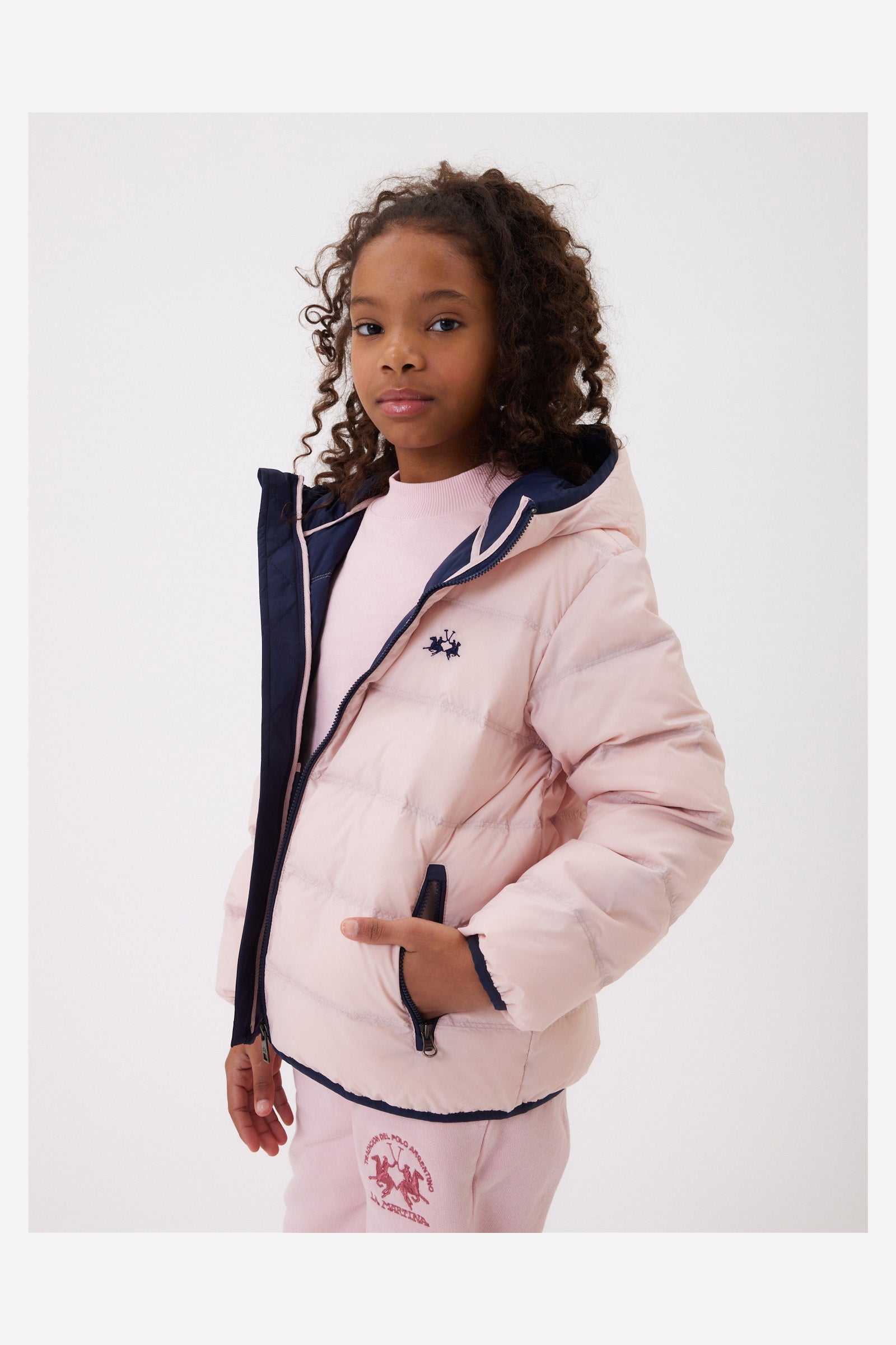 Campera bomber acolchada con capucha para niña